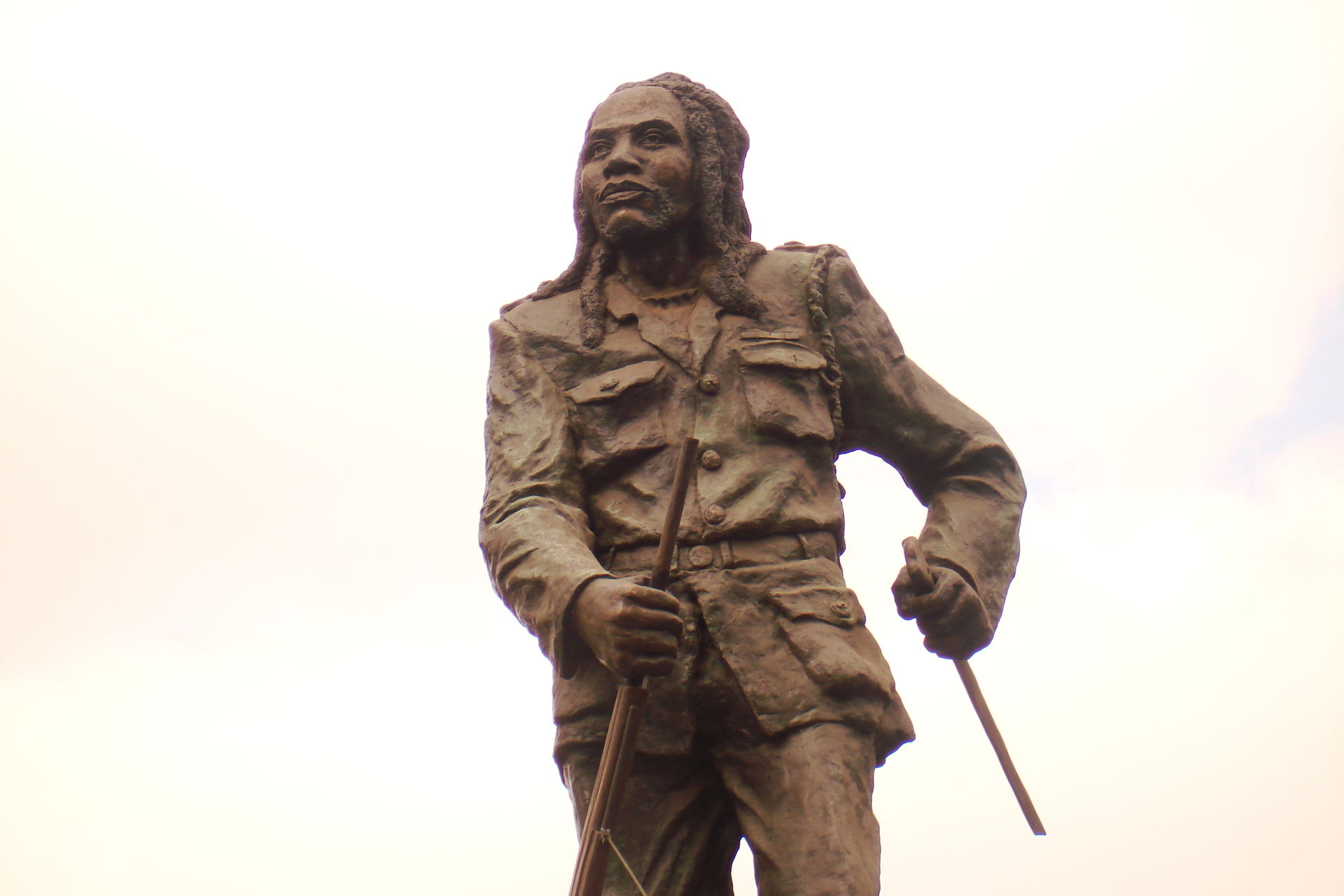 Statue of Dedan Kimathi in Nairobi, Kenya.
w:Dedan Kimathi Wac…