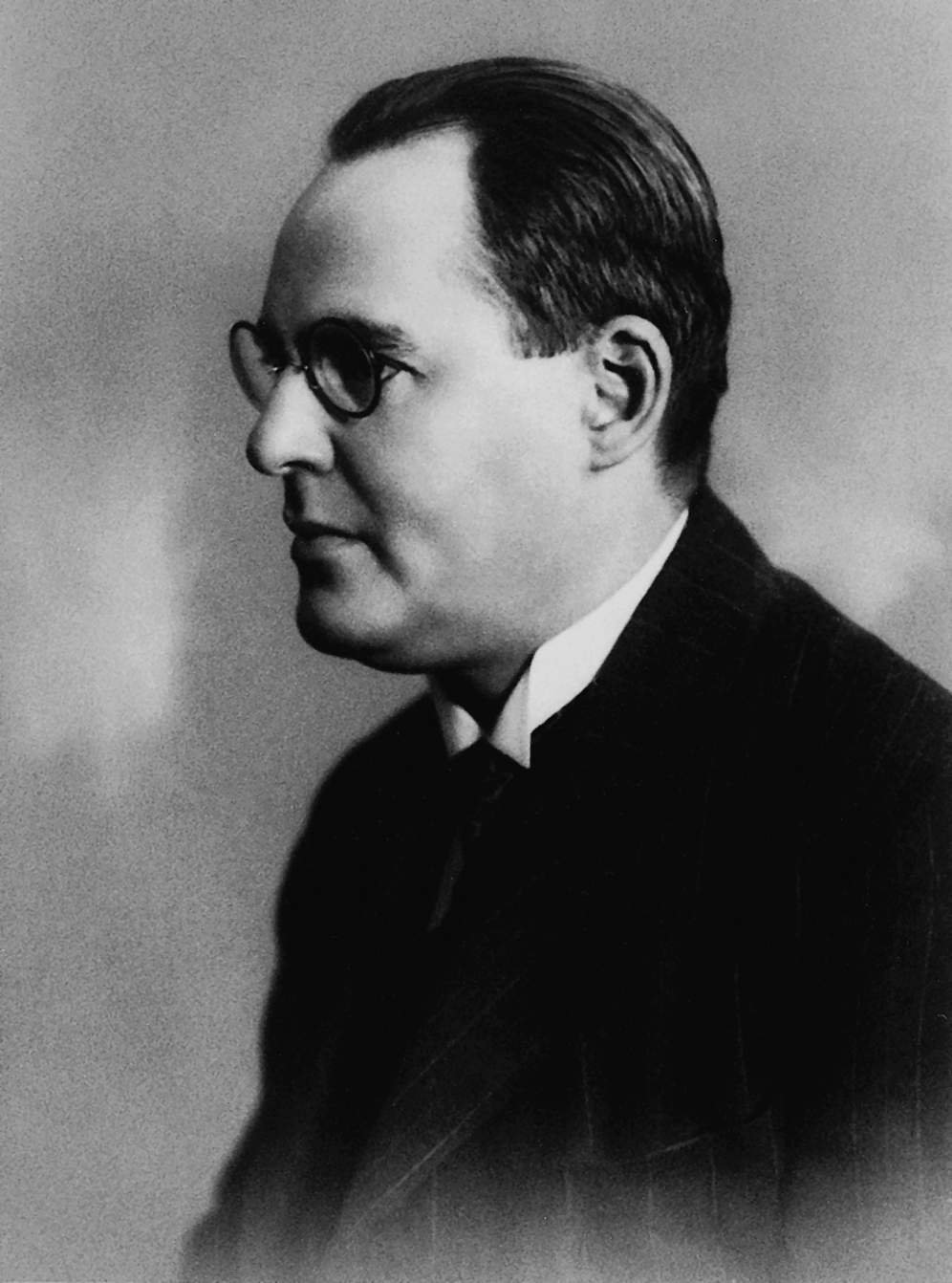 Siklós Albert magyar zeneszerző, zenei szakíró, zenepedagógus.