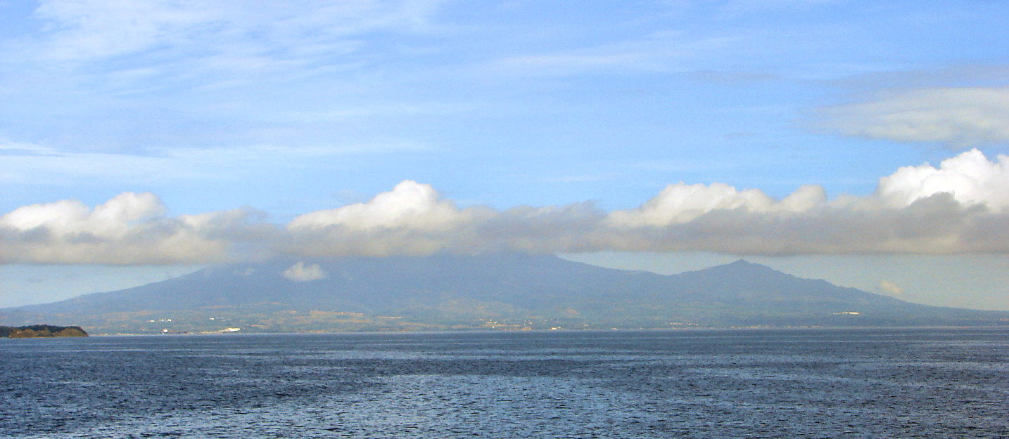 Bataan Peninsula and Mariveles Mountains as seen from Manila Ba…