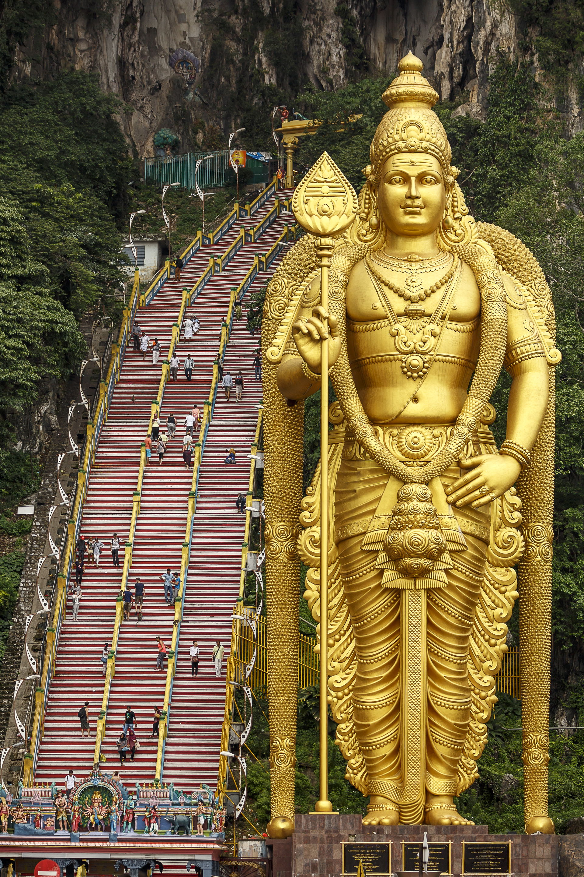 Batu Caves, Gombak, Selangor, Malaysia: The statue of Lord Muru…