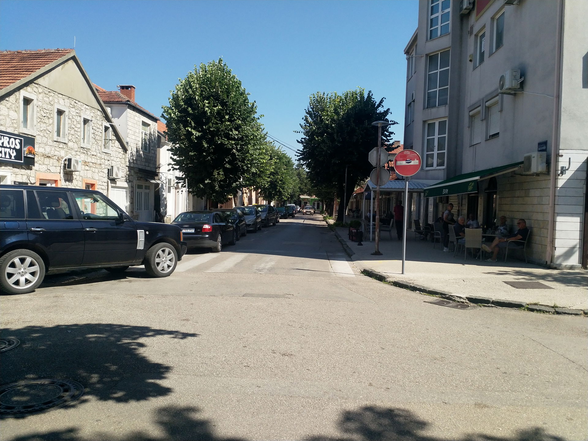Nikšić, Vardarska Street