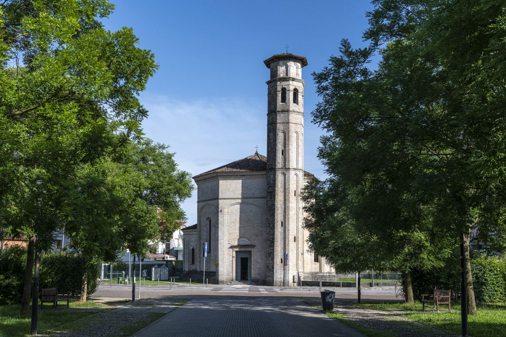 The exterior of the Santissima Trinità Church in Pordenone.
