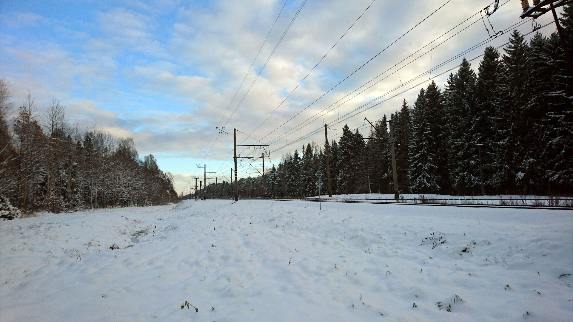 Railroad near Kehra in winter