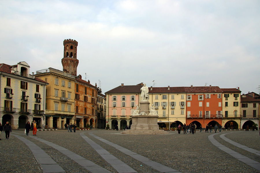 Piazza Cavour a Vercelli