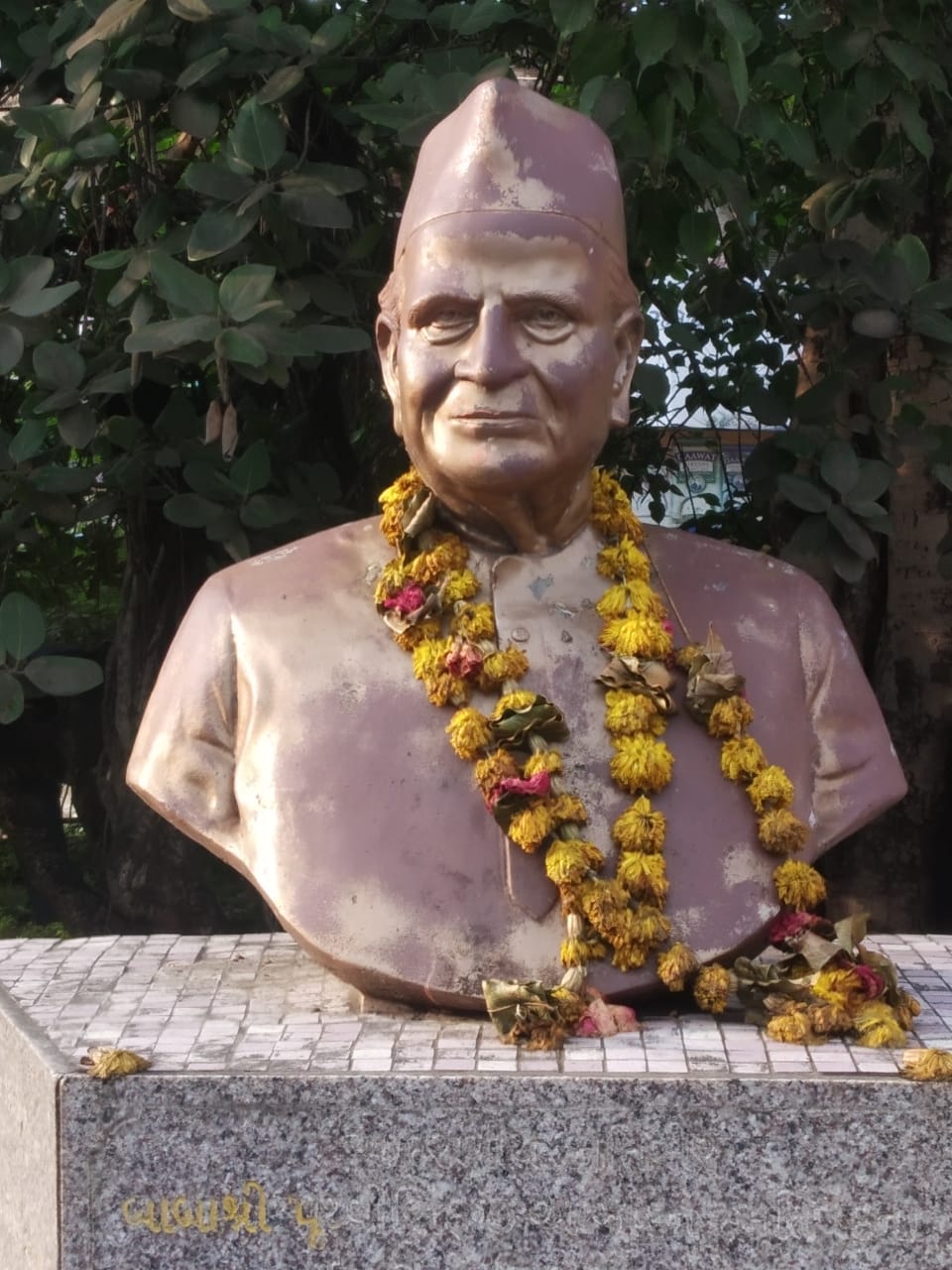Pruthvisinh Azad's bust at Bhavnagar