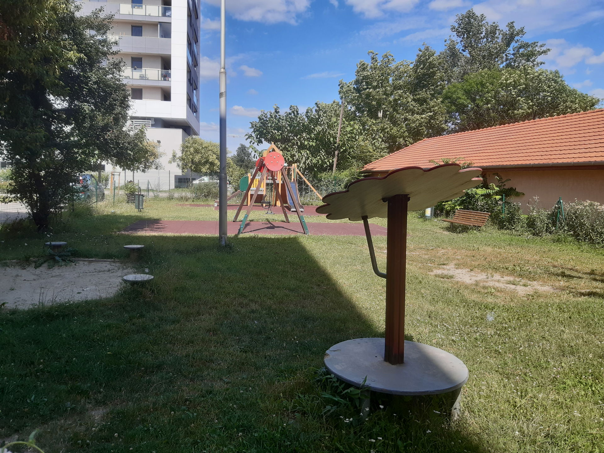 Játszótér Székesfehérvárott, a Lövölde utcában, a Campus sétány…