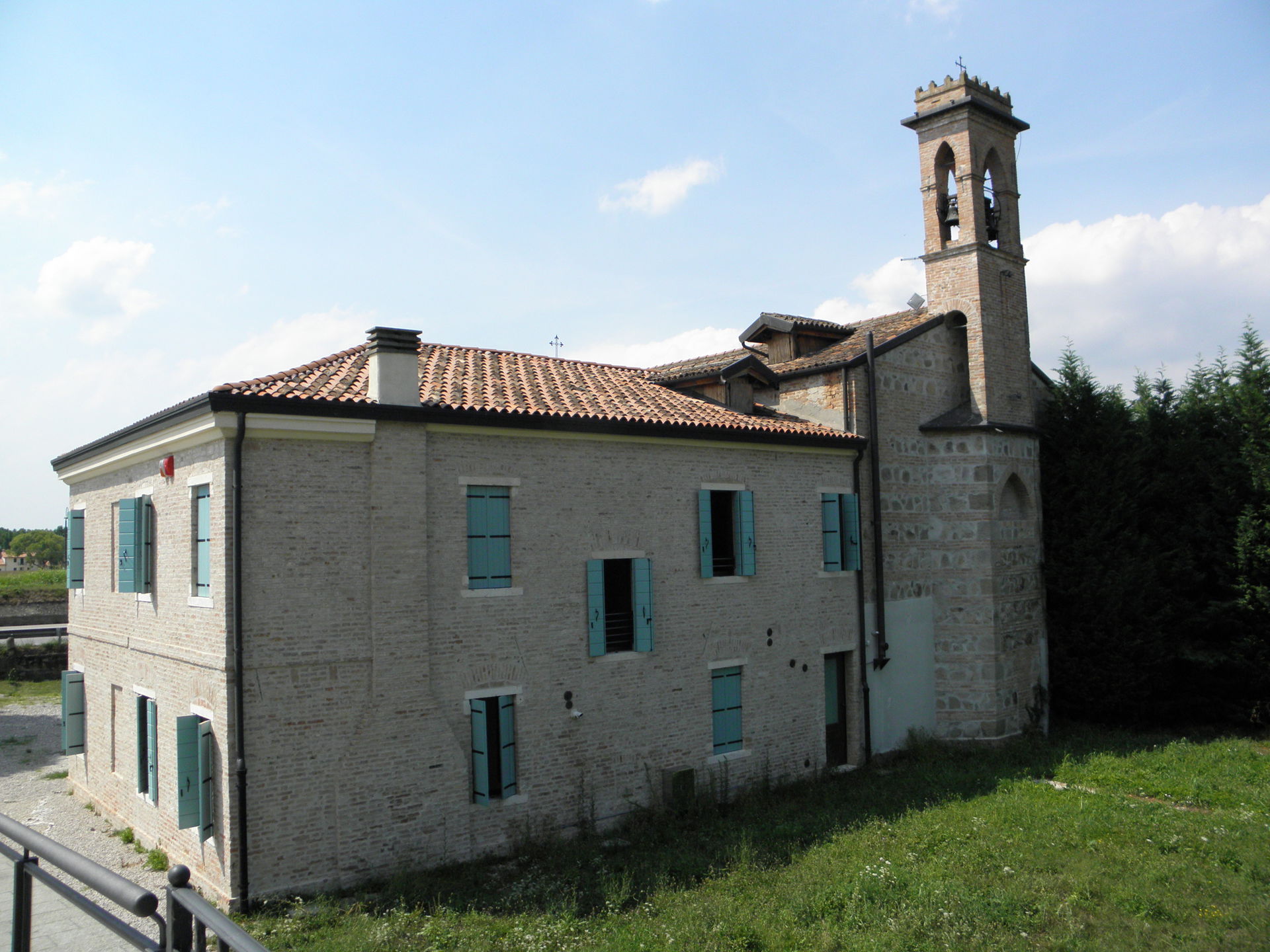 Mandriola, frazione di Albignasego: vista posteriore del comple…
