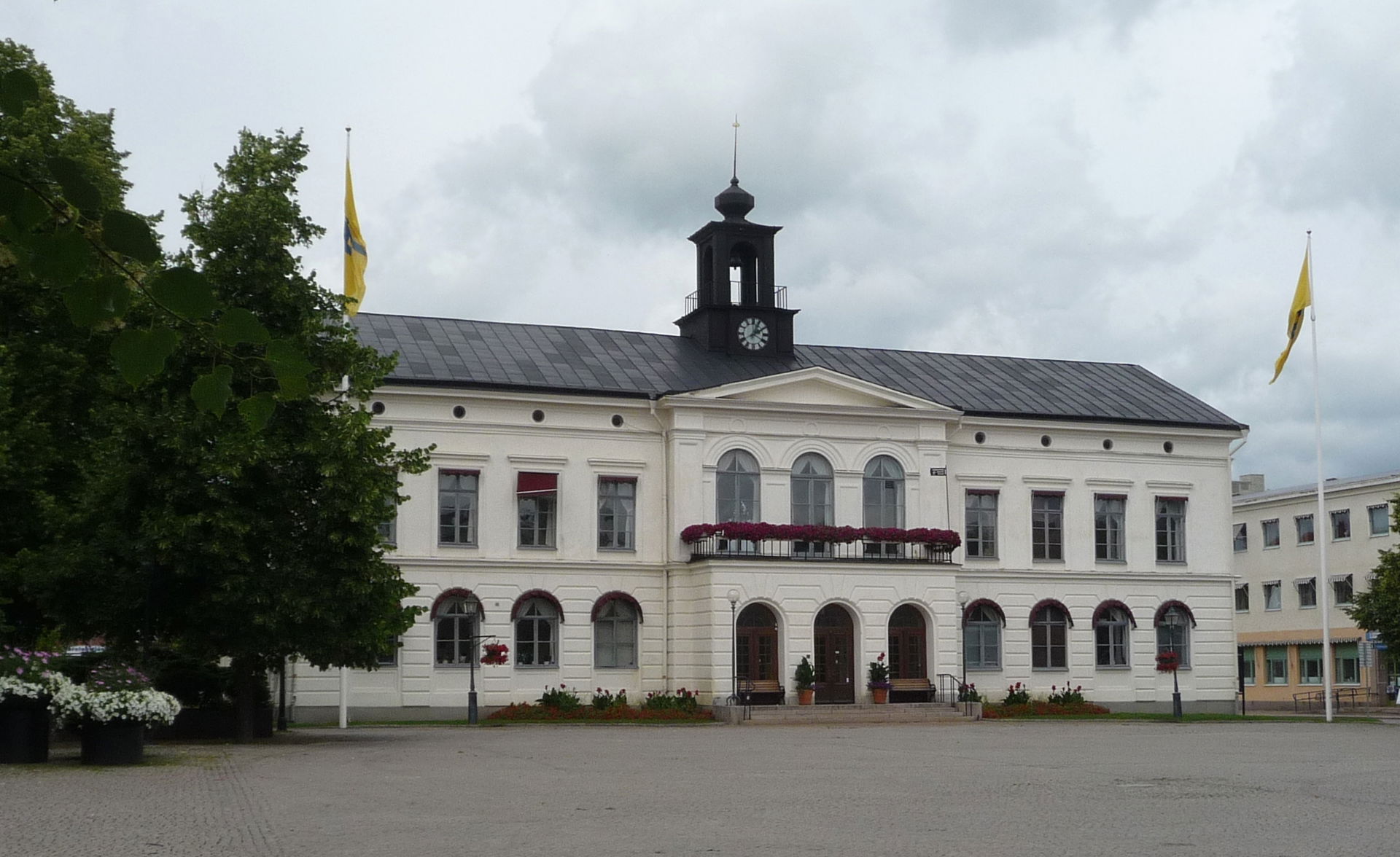 Rådhuset i Köping. Uppfört 1875-77 i timmer. Arkitekt Johan Ado…