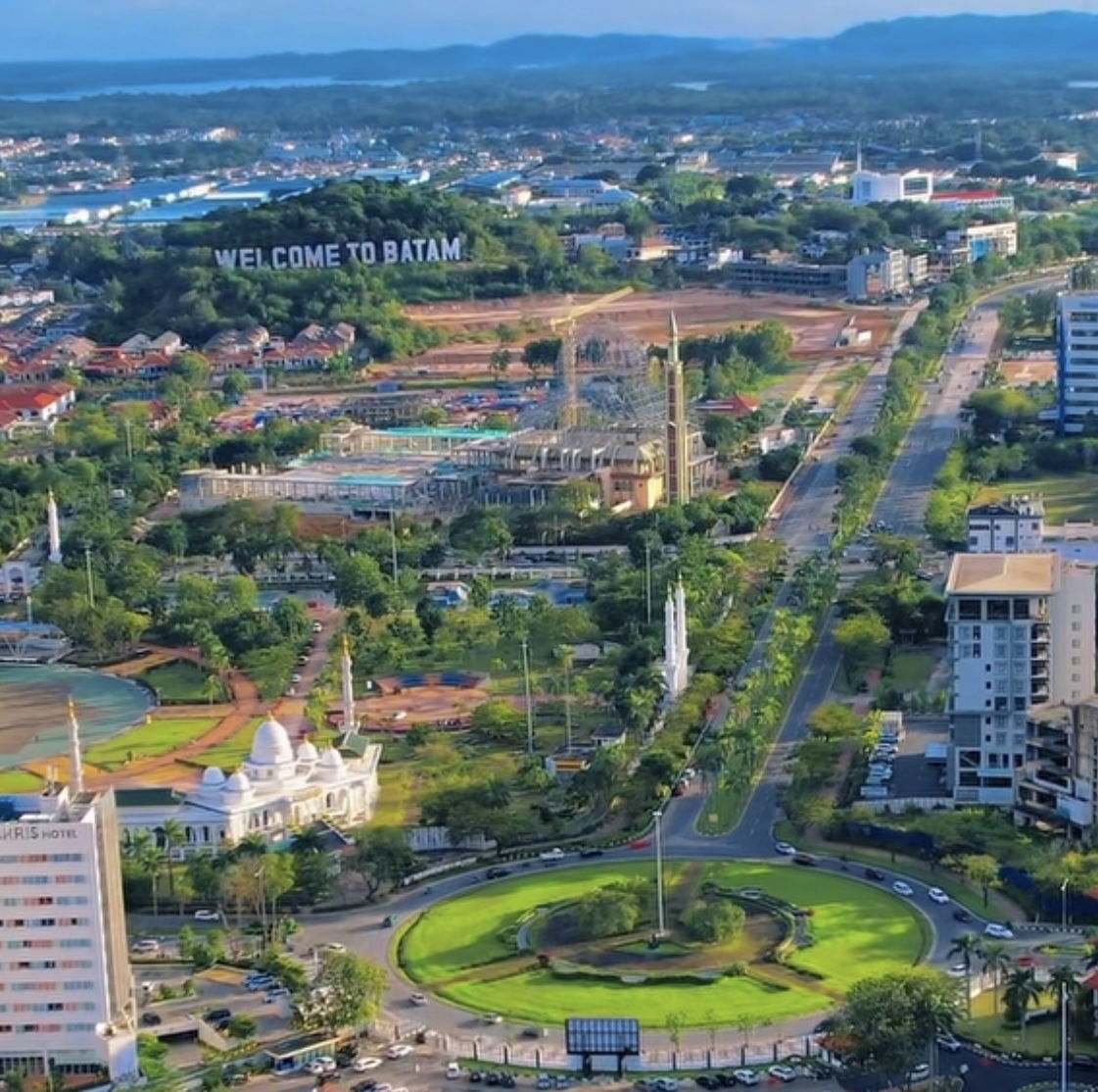 Batam city from bundaran (Crop)