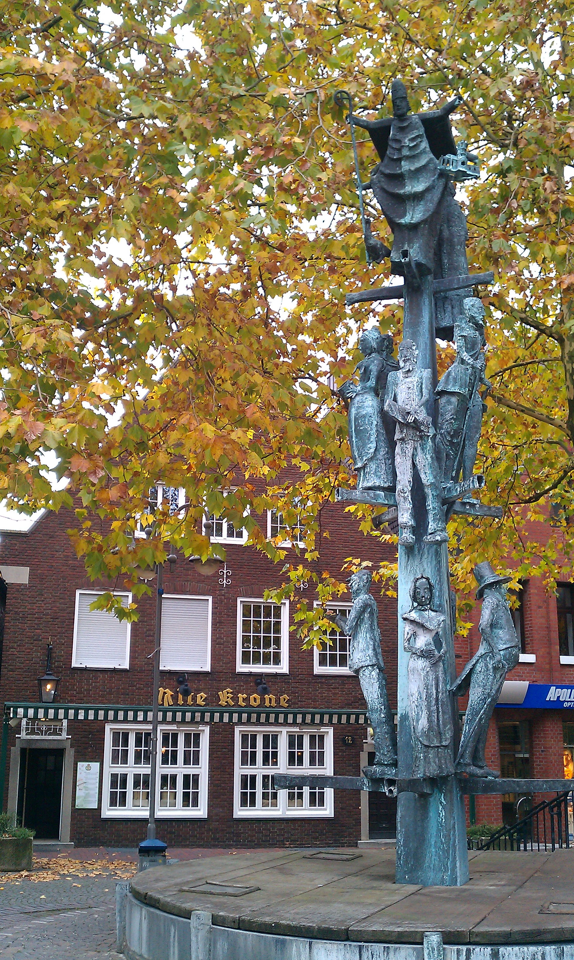 Stadtlohn - Der Figurenbrunnen von 1984 vor der "Alten Krone"