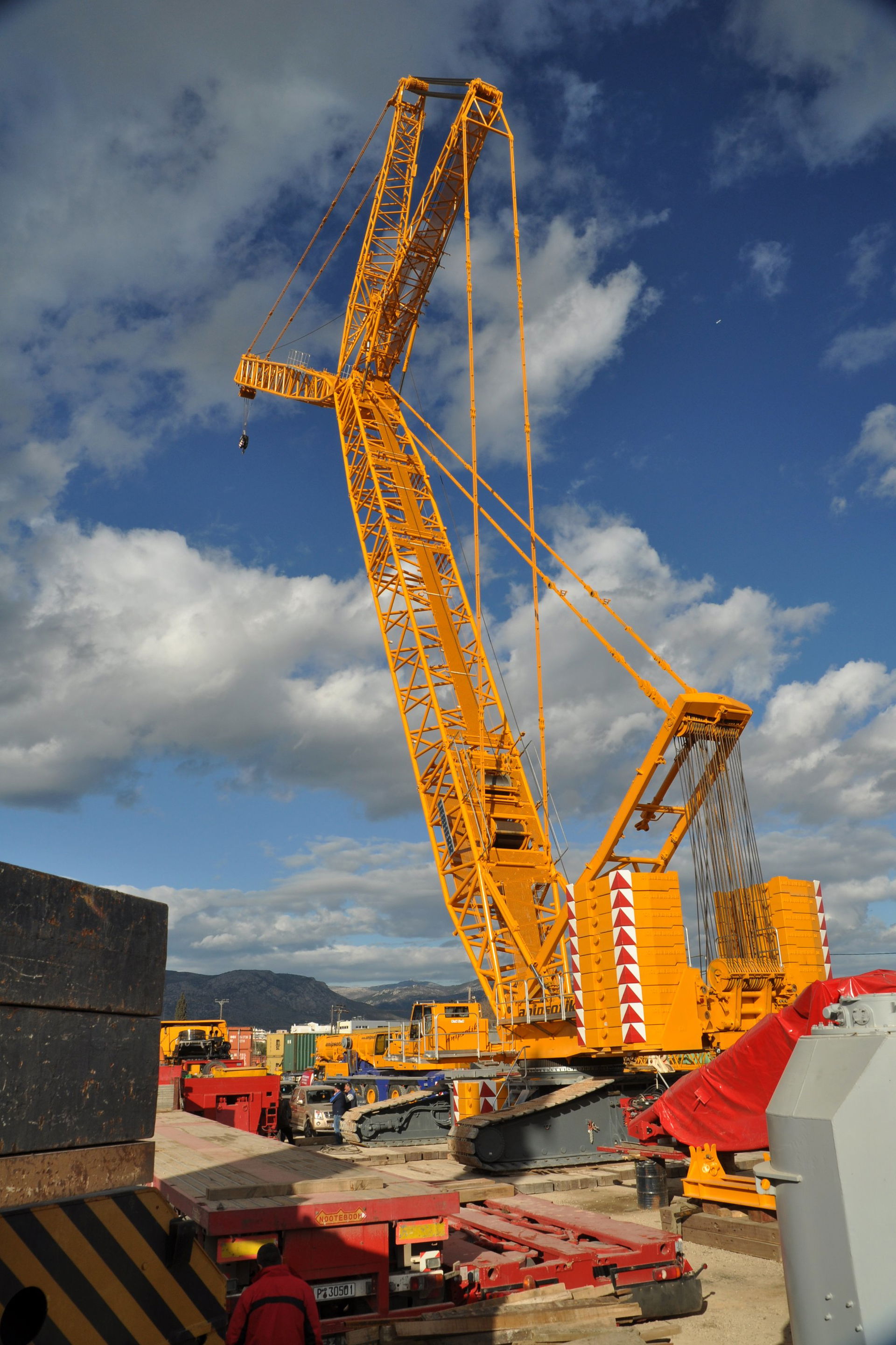 A Liebherr LR-1600/2 crawler crane in SW configuration during i…