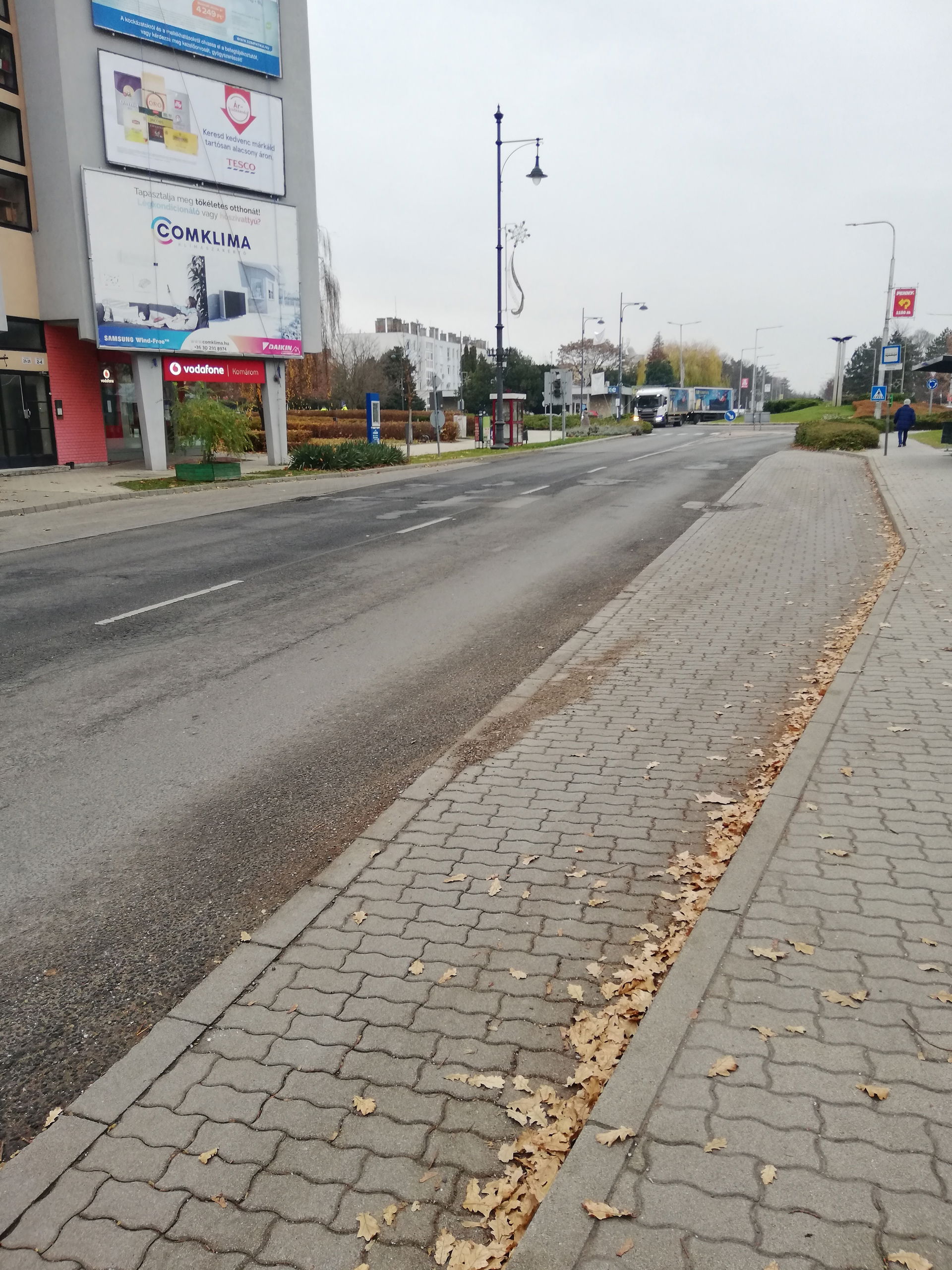 Az 1-es és a 132-es főutak csomópontja Komáromban