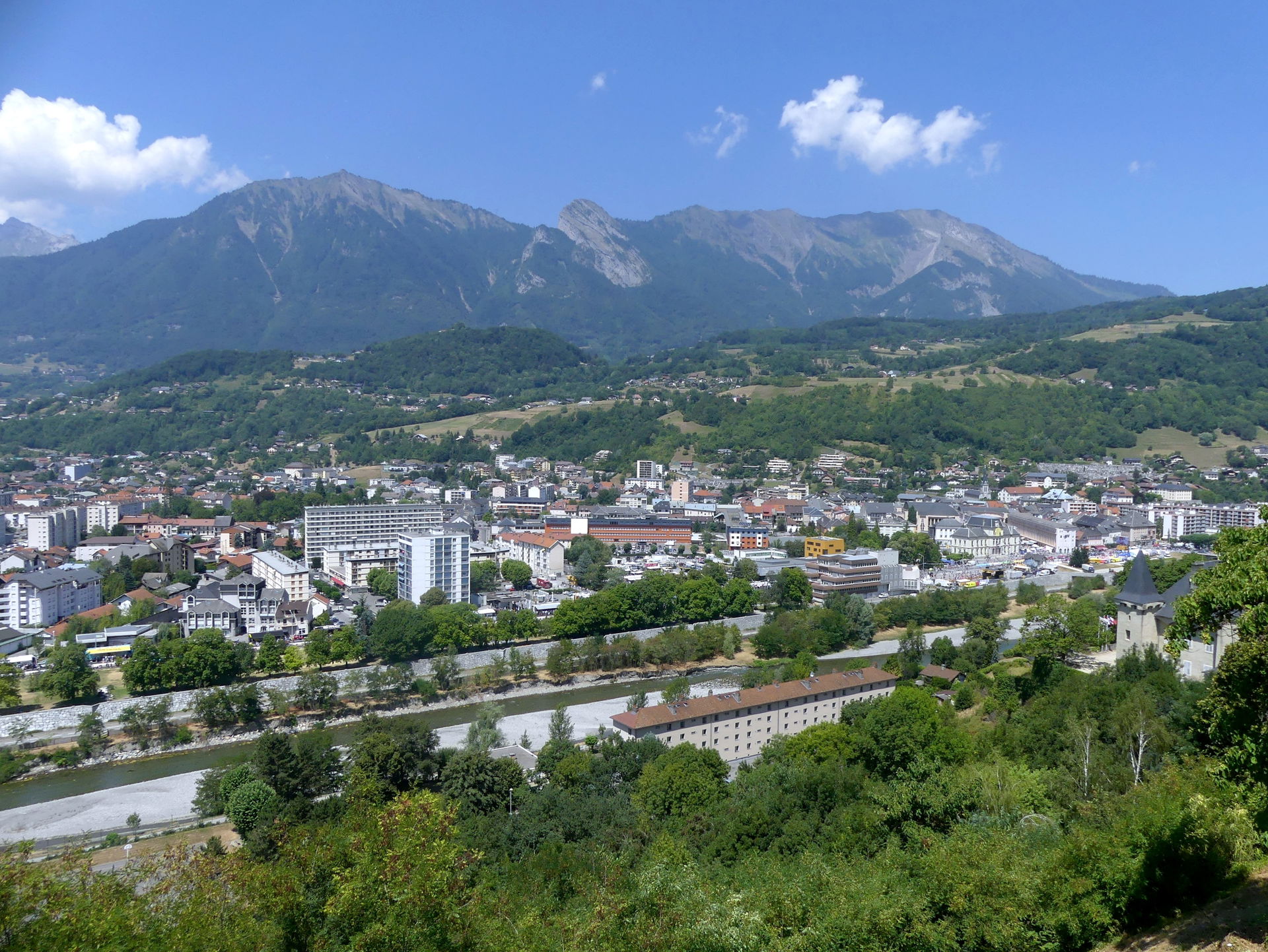 General sight of Albertville from the belvedere of Conflans med…