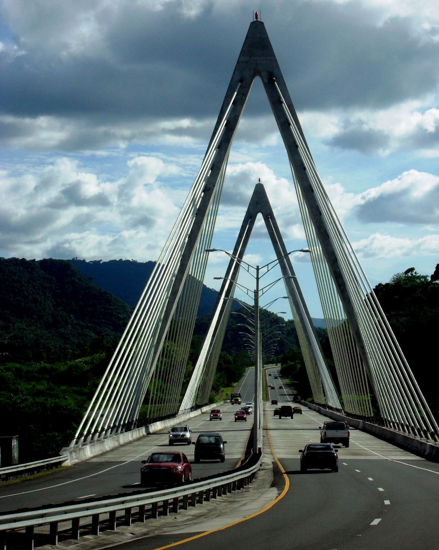 Puente Atirantado en Naranjito, Puerto Rico