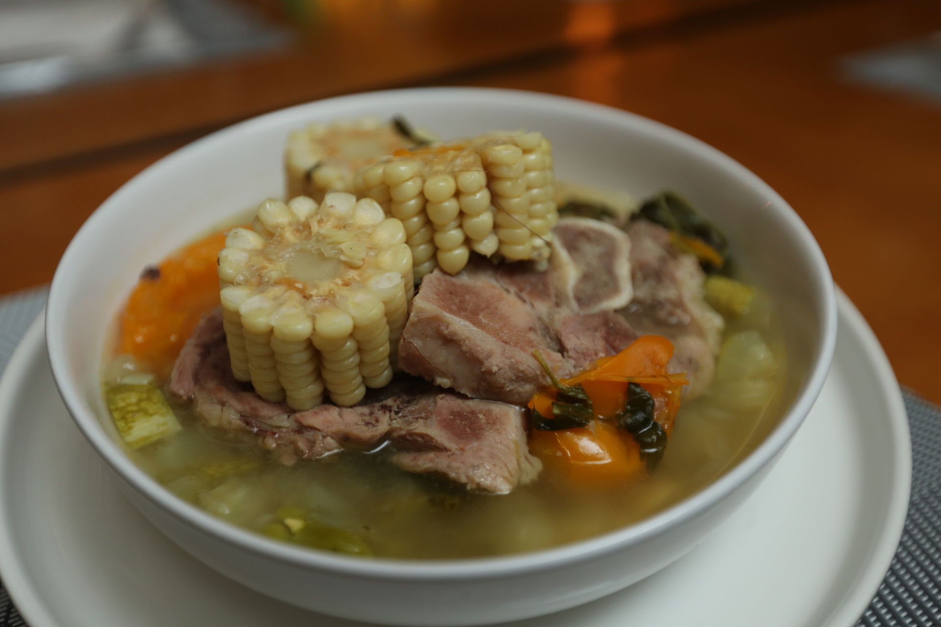 Sopa o caldo elaborado con diversas legumbres como: chile manza…