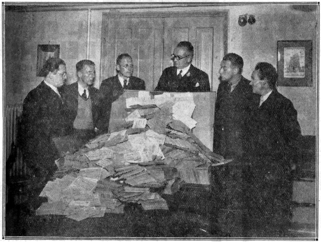 Dagelijks bestuur met de jubileum-commissie van de V.A.R.A., 19…