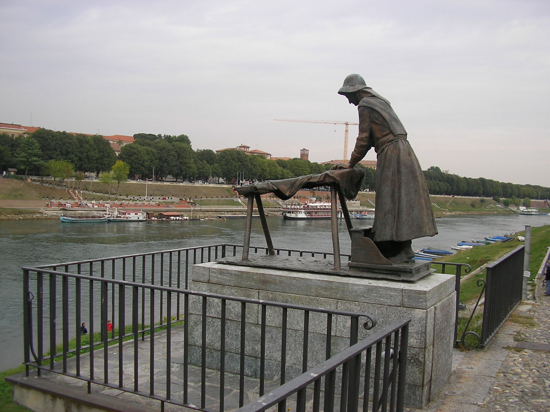Monumento alla lavandaia (Pavia)