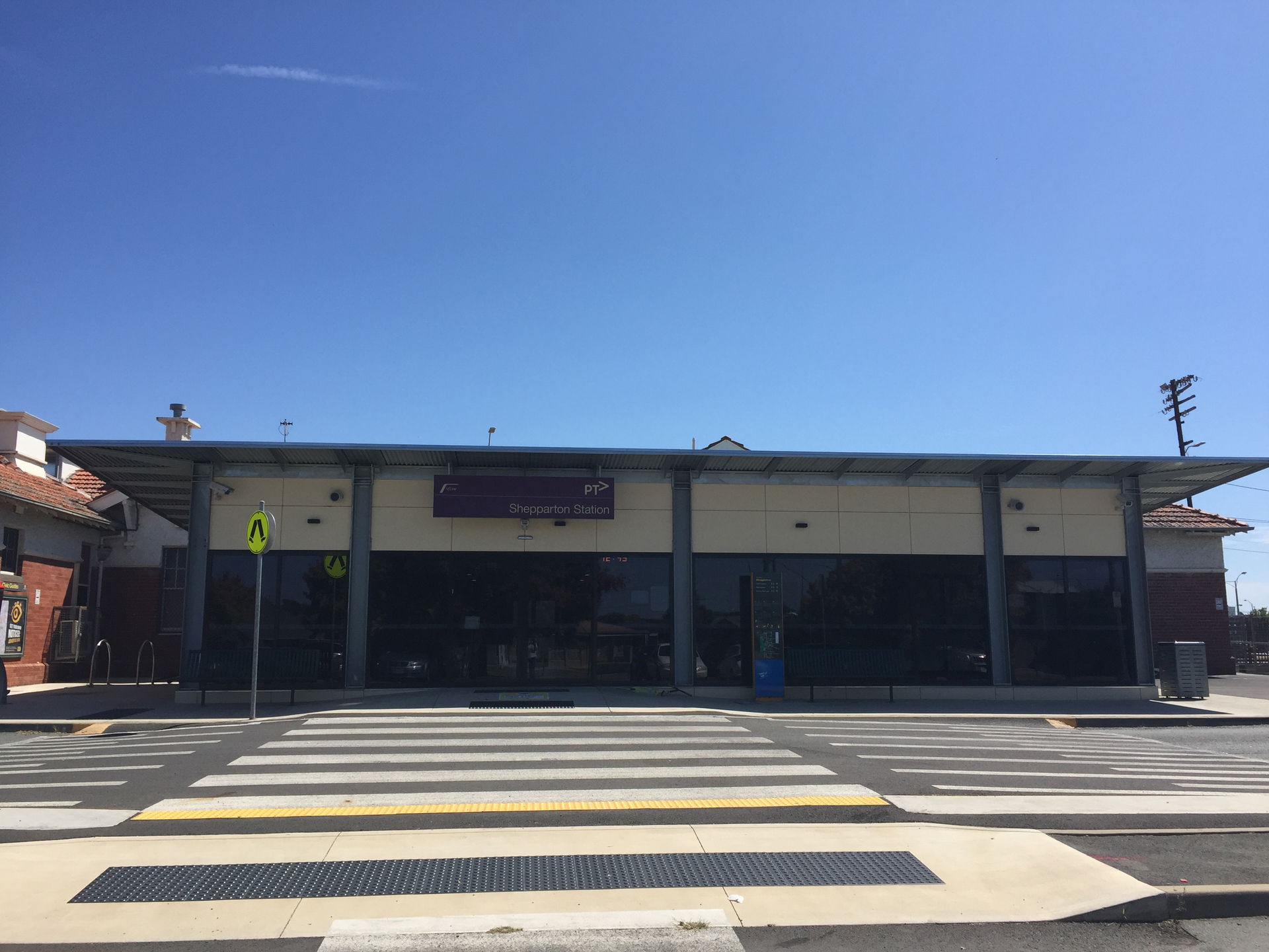 The Shepparton station building, viewed from the station carpar…