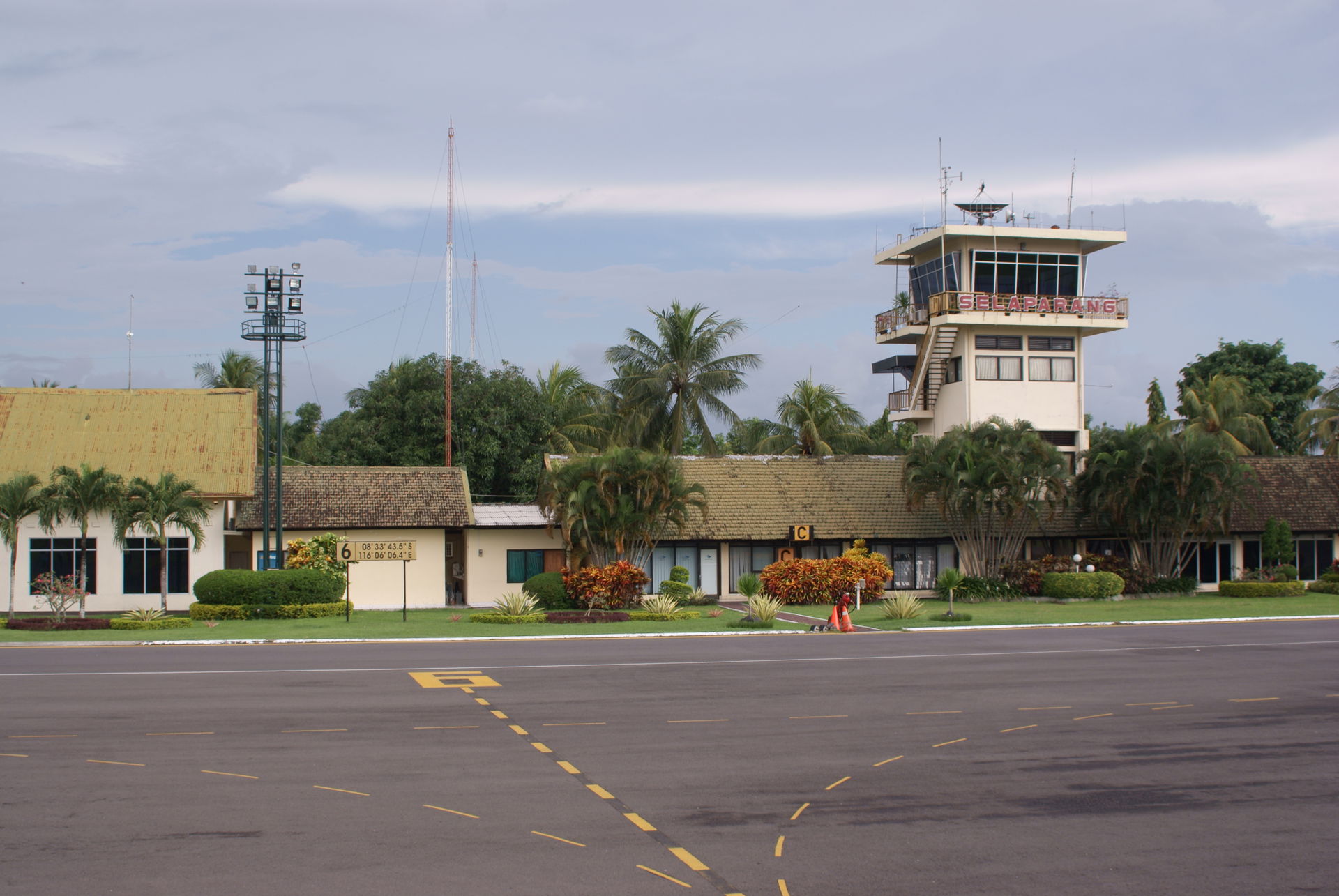 Selaparang Airport, Lombok