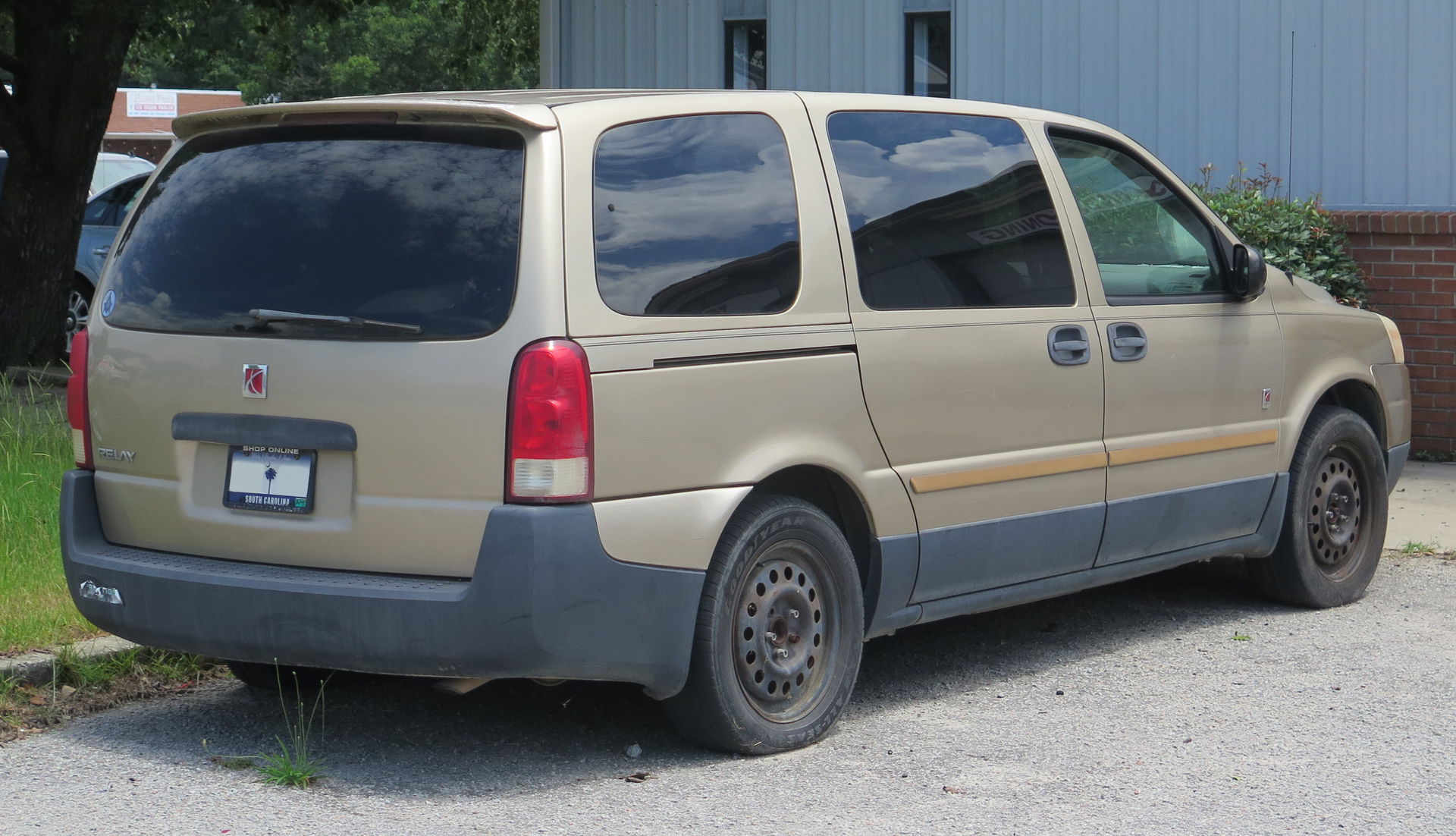 2005 Saturn Relay photographed in Blythewood, South Carolina.