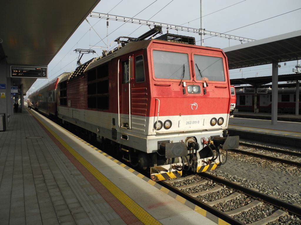ZSSK 263 011-9 electric locomotive. Nove Zamky train station, S…