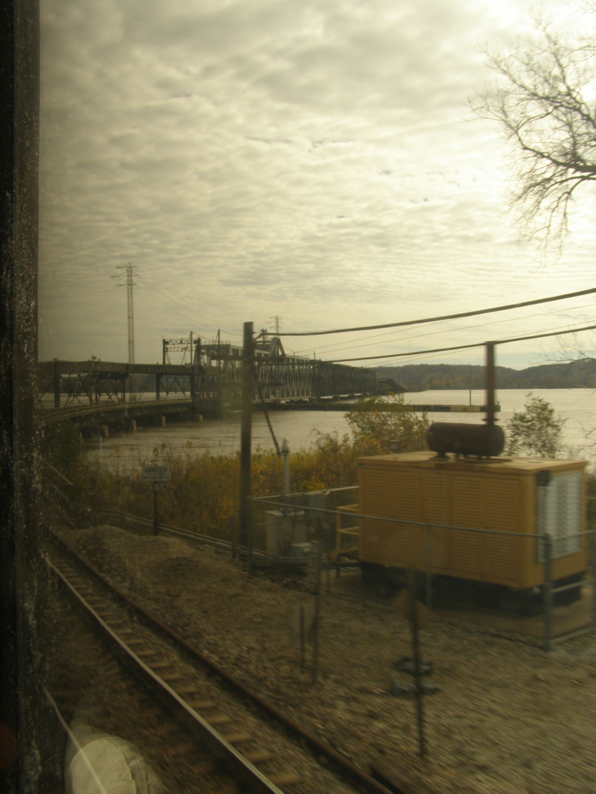 The Fort Madison Rail and Road bridge over the Mississippi Rive…