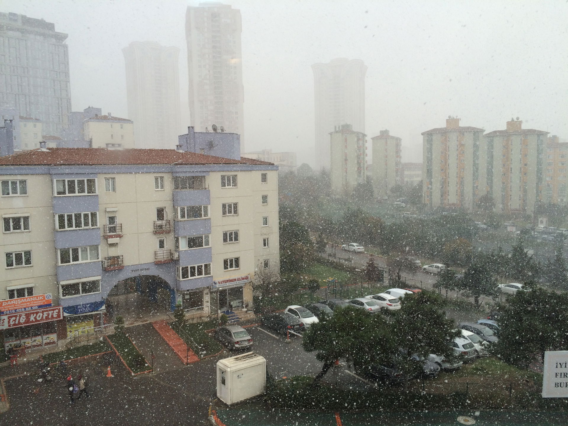 A snowy day in Ataşehir, İstanbul, Turkey