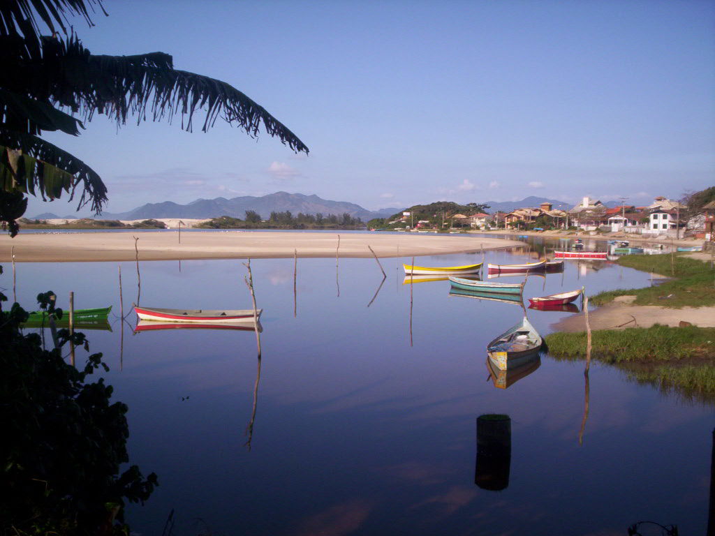 Guarda do Embaú, vista a partir de um banco na praça do balneár…