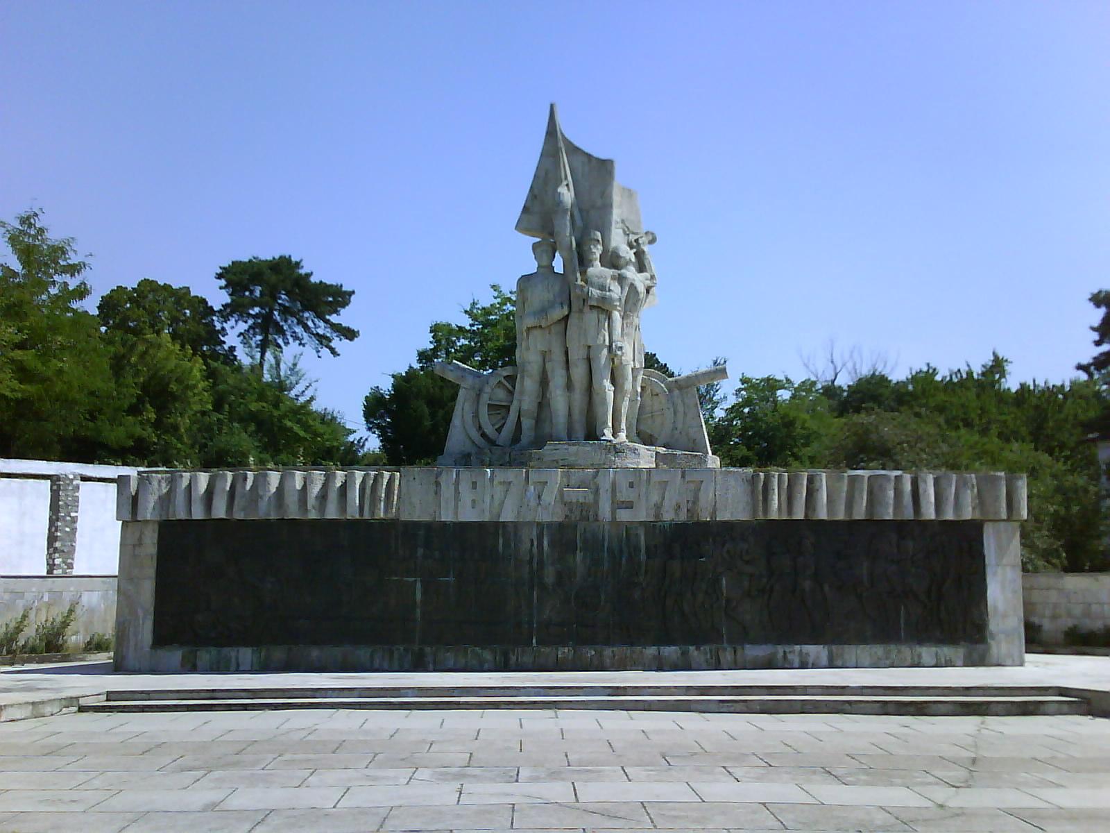 Monumentul din Calafat construit în 1977, autor sculptor Pavel …