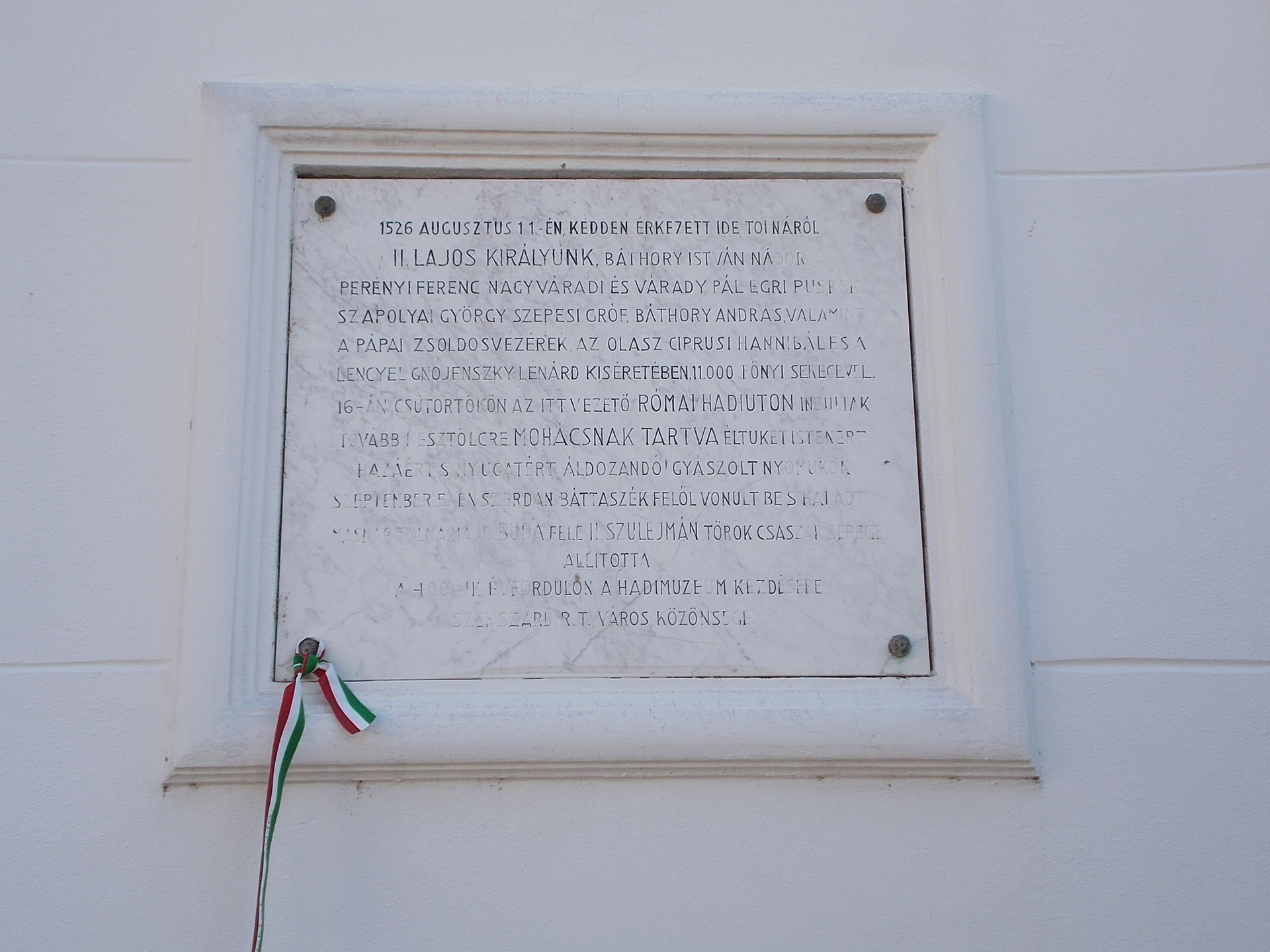 : Plaque on the wall of the former Tolna County Hall. - King Bé…