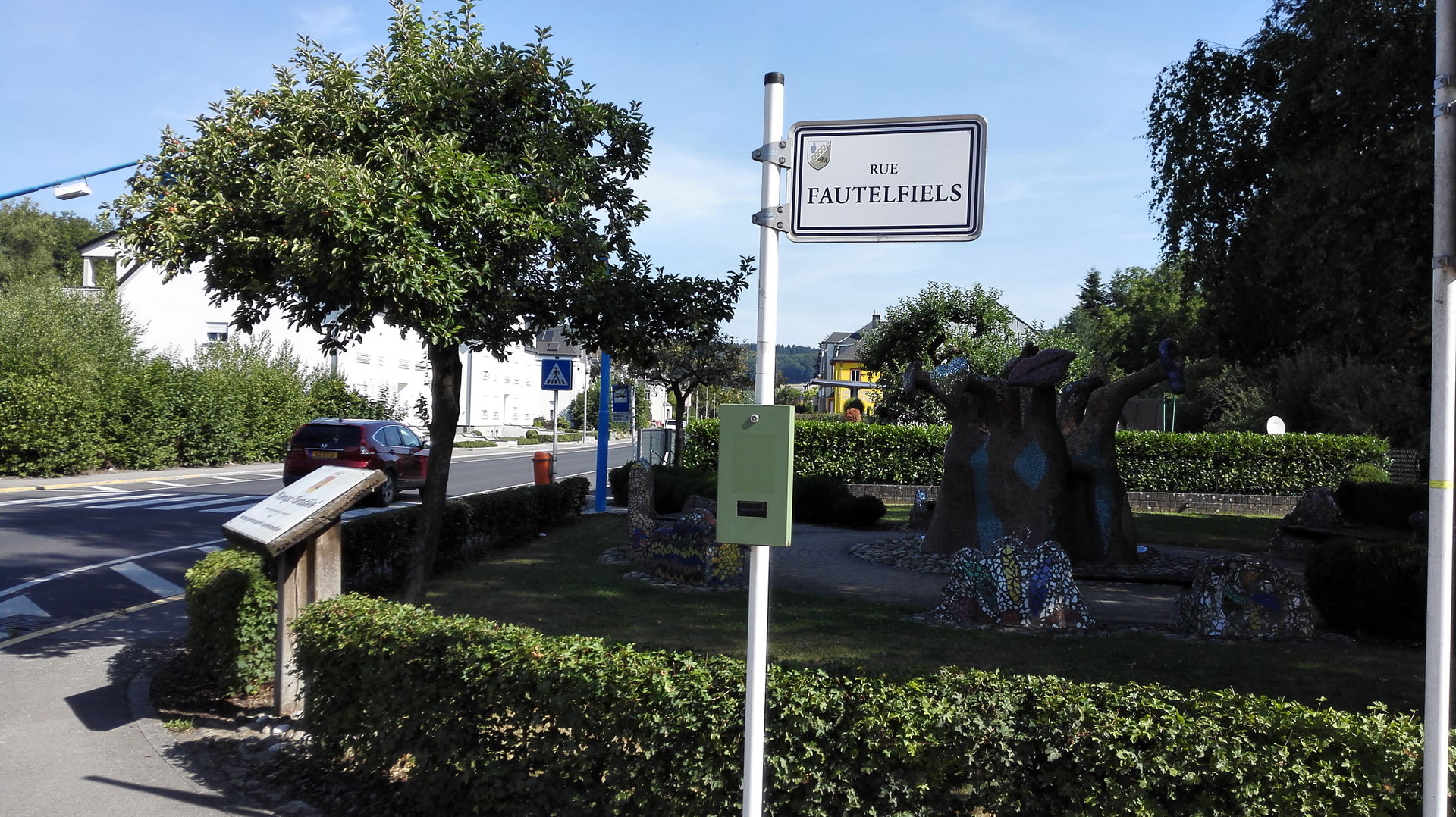 Skulptaĵo en Lorentzweiler, Luksemburgio.