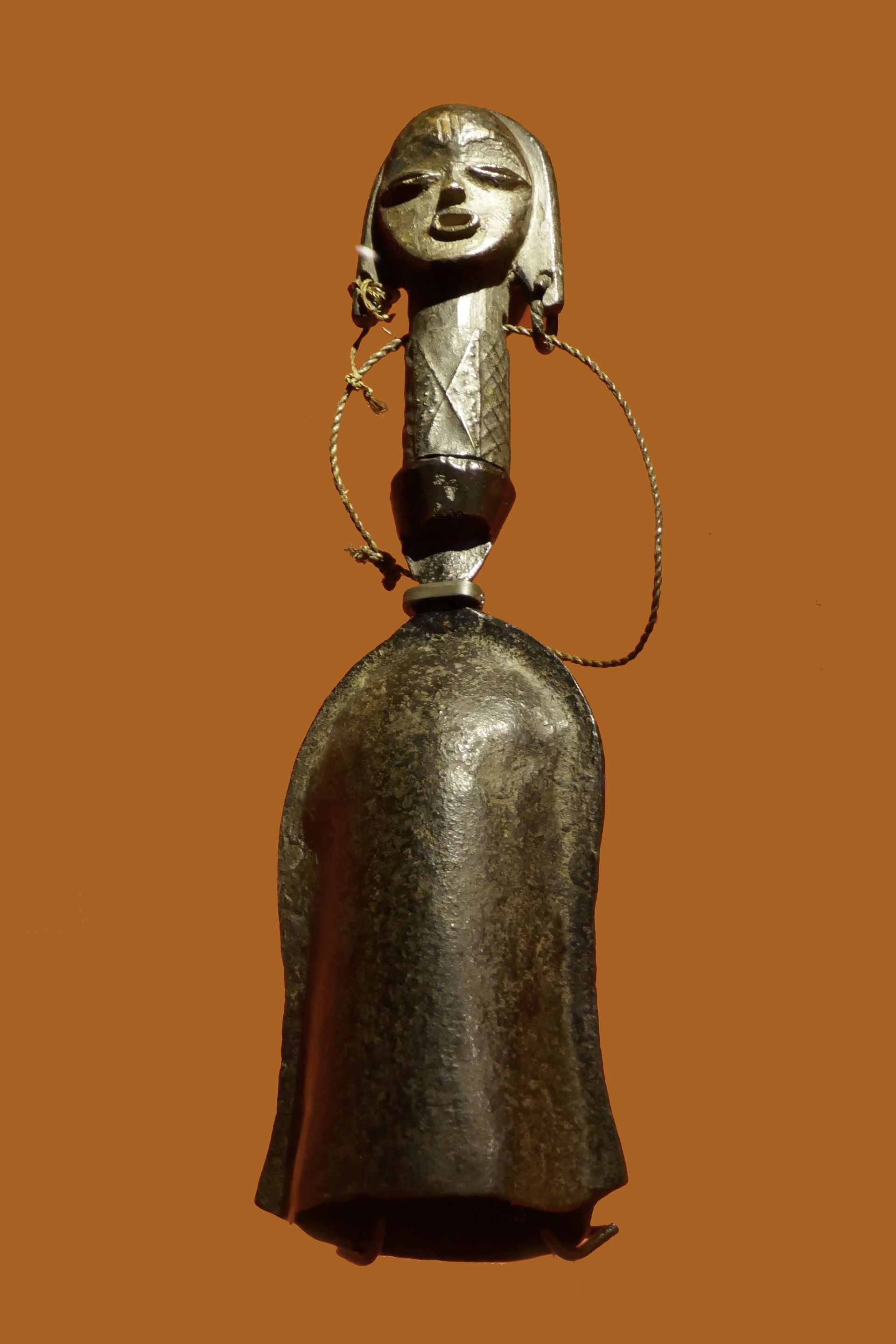 * Cloche Janus (mokengue)
Artiste inconnu
Début du 20e siècle
P…