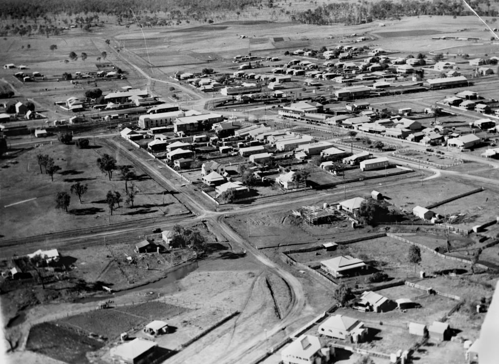 Murgon from the air, 1938.
Lamb Street runs from the left top o…