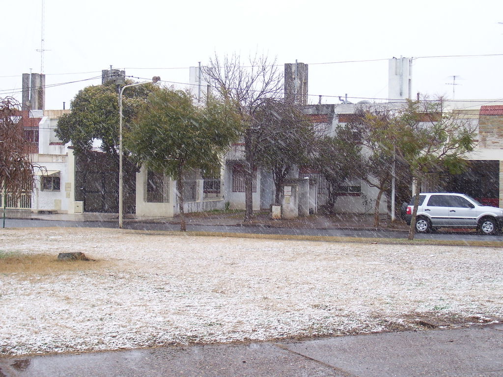 Nevada del 9 de julio de 2007 en Pergamino, Argentina. Plaza De…