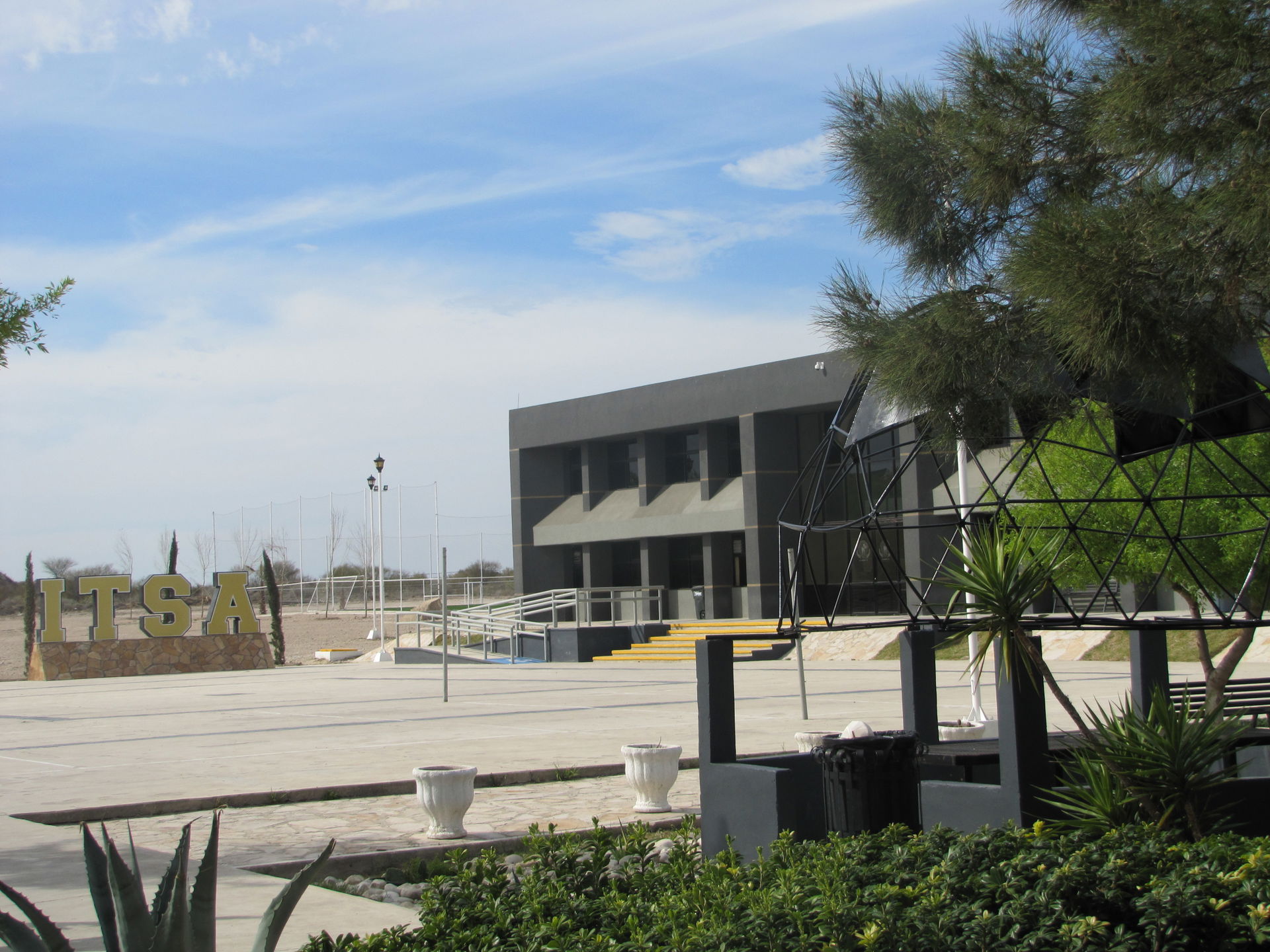 Courtyard in Instituto Tecnológico Superior de Ciudad Acuña