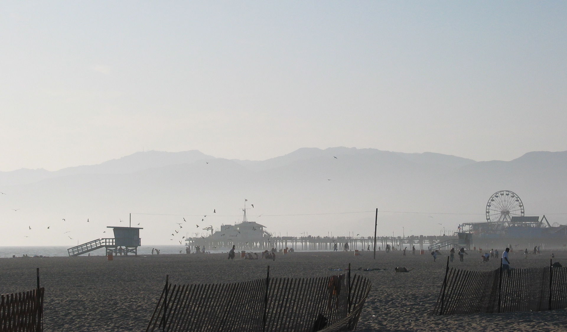 Santa Monica beach and pier, with Santa Monica Mountains in bac…