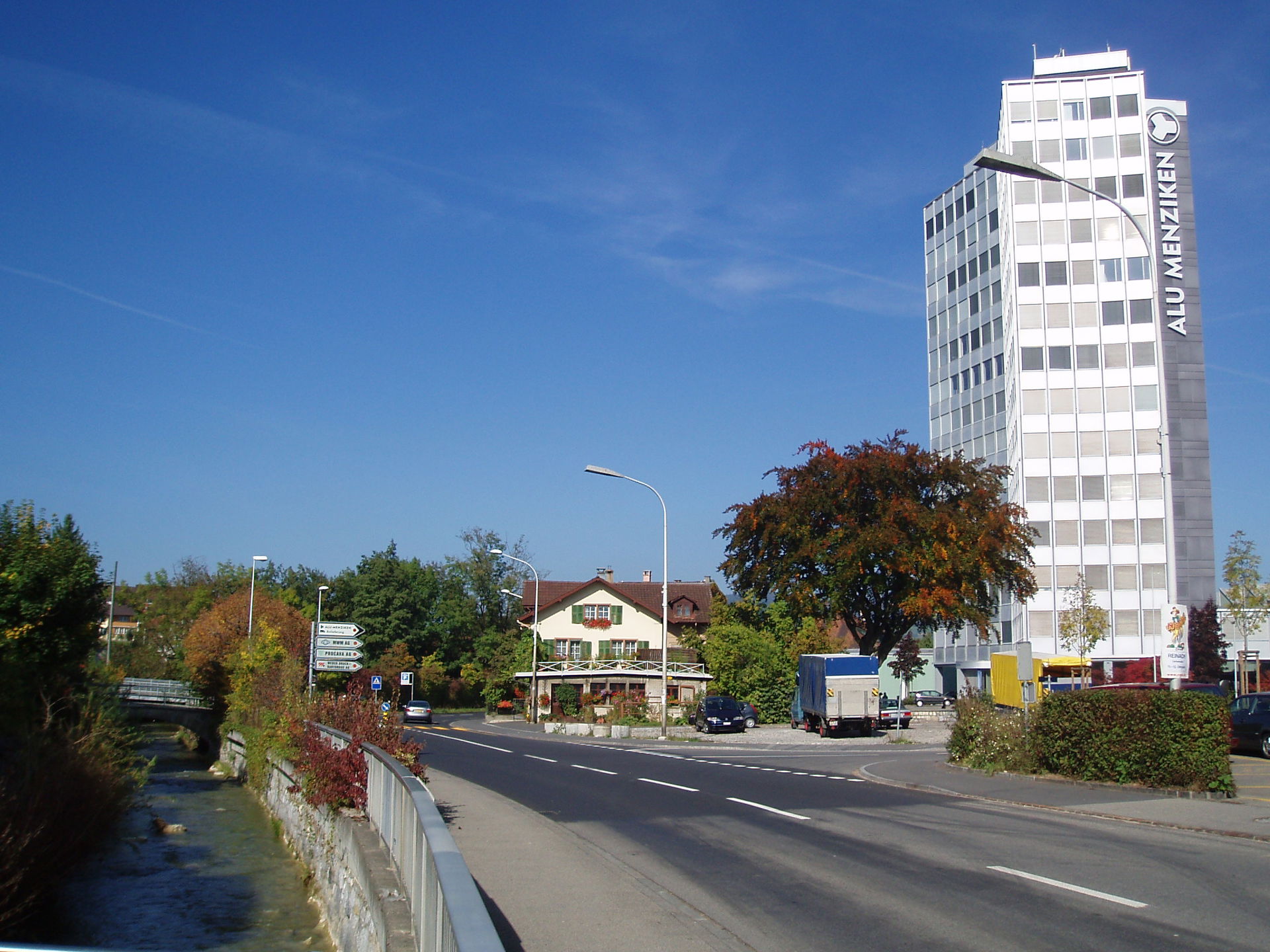 From left to right:
River Wyna
Main street
"Aluminium Hochhaus…