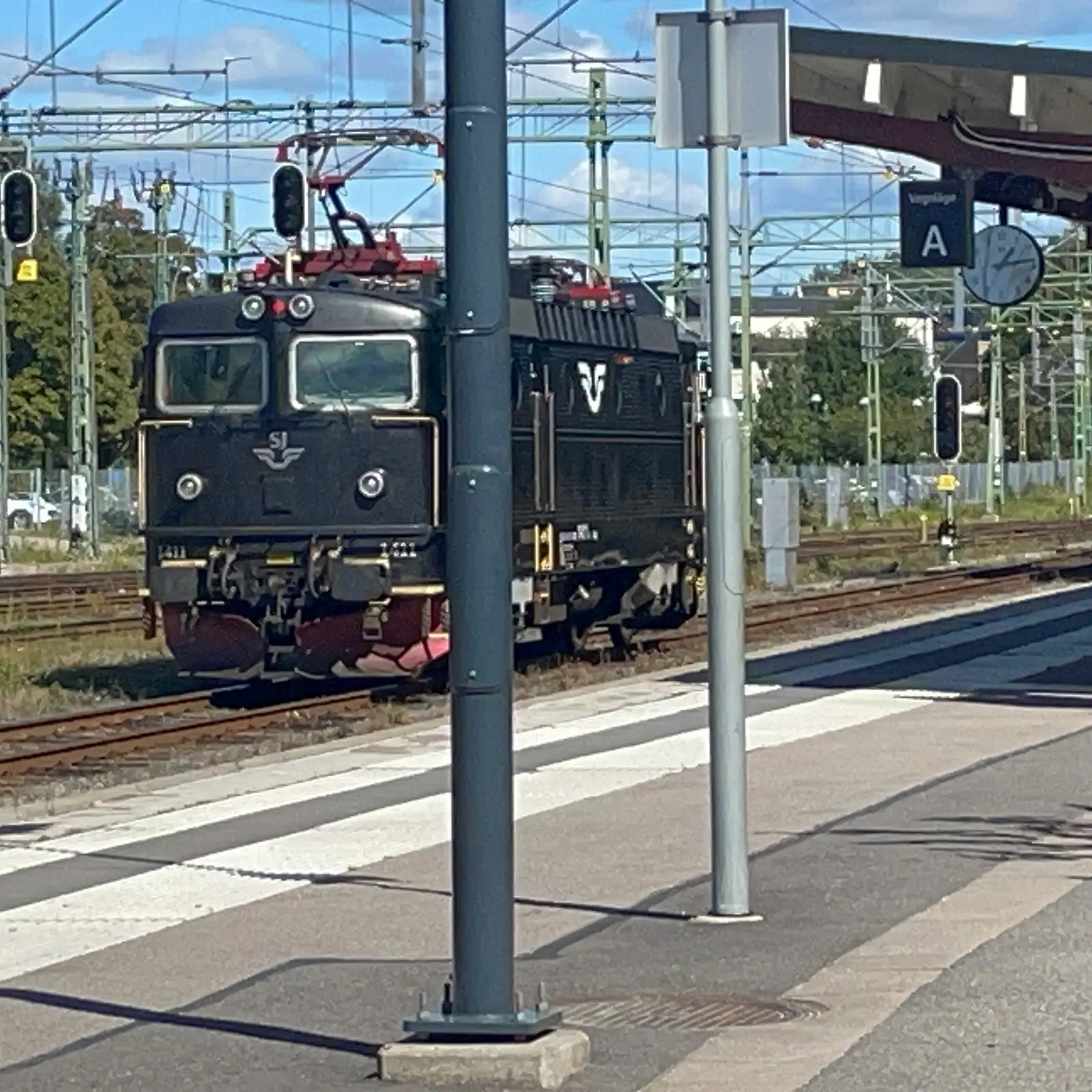 En SJ rc6 lok i borås 2025 när den vänder sig runt tåget.Foto F…