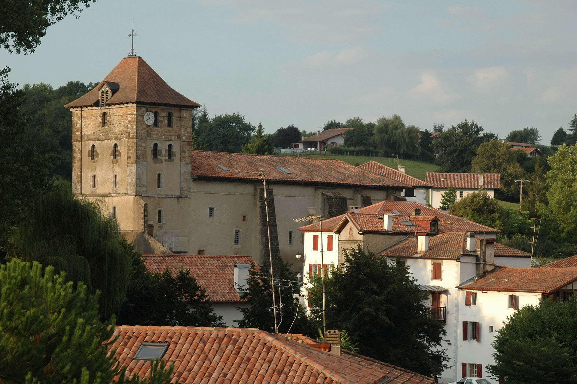 Espelette, l'église. Photo prise le 08/08/06 par Harrieta171