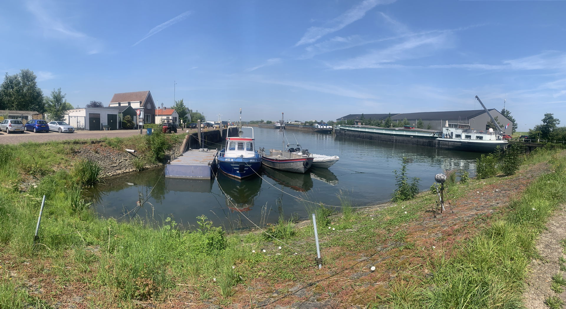 Haven in oude dorp Moerdijk aan het Hollands Diep.
Deze foto is…