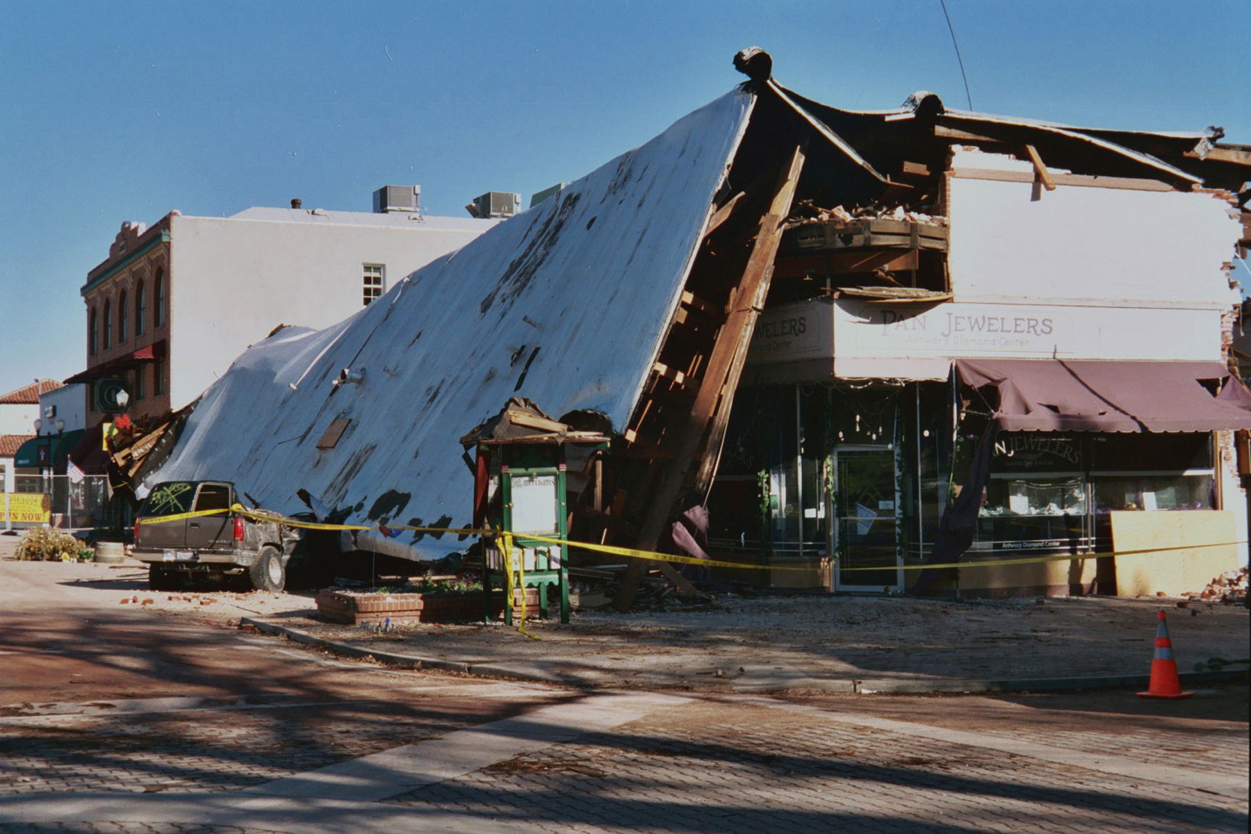 Paso Robles, CA January 25, 2004 Historic structures and a vehi…