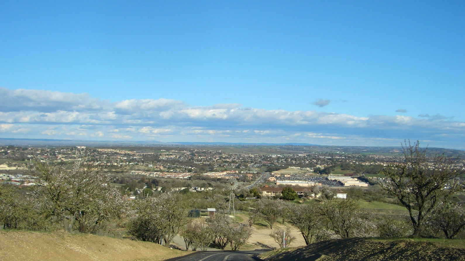 Hilltop photo of Paso Robles. By Sam Houston.