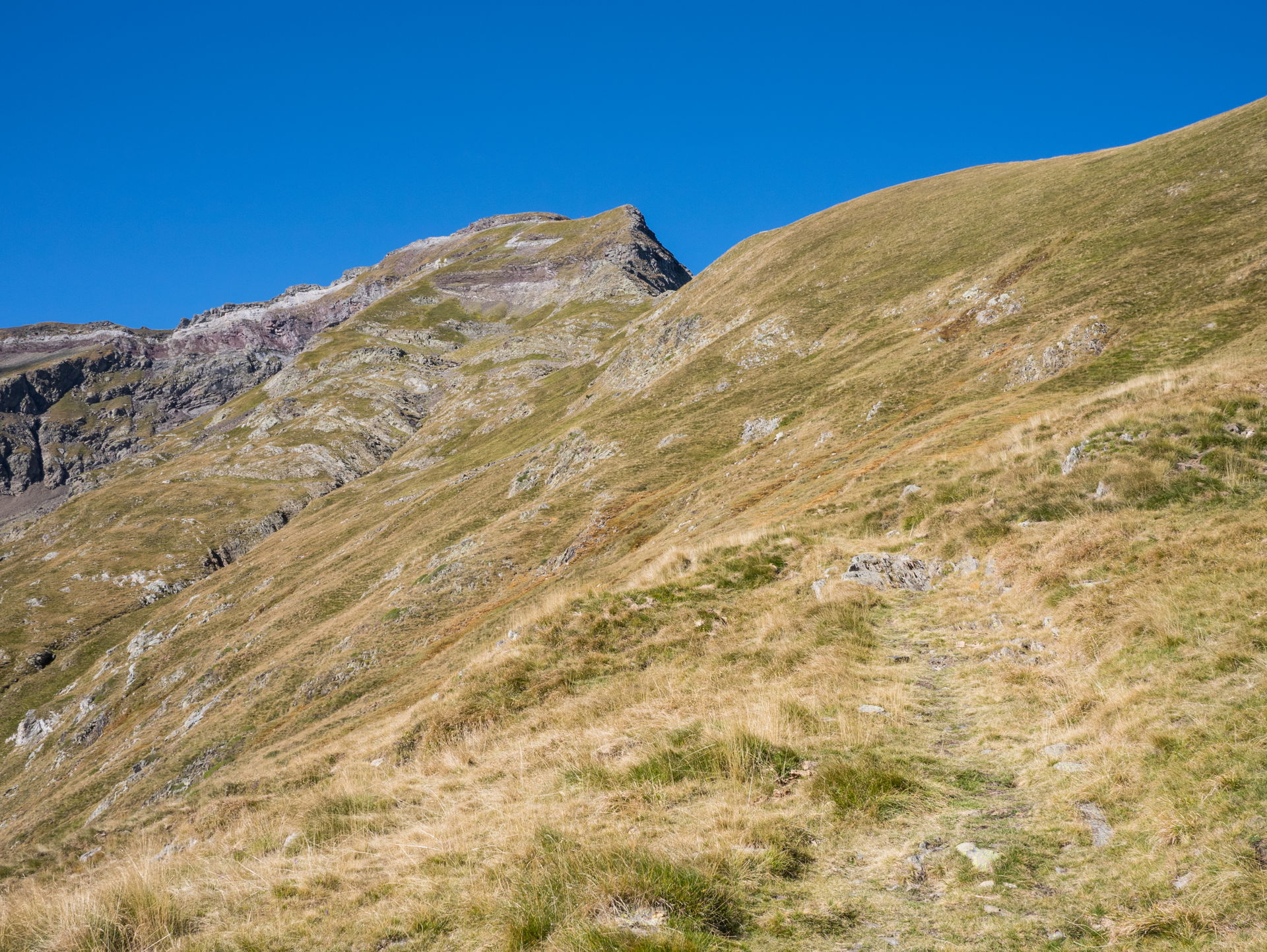 Path to the Puerto Viejo mountain pass of Bielsa, summit of Pic…