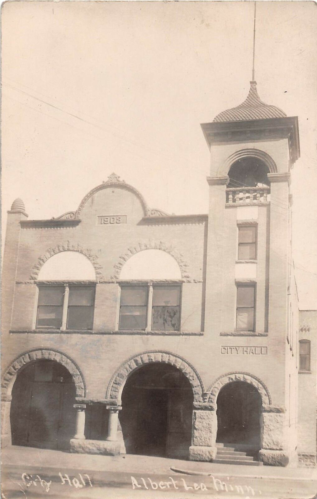 Albert Lea, MN City Hall - 1917 seen on a postcard mailed in Ja…