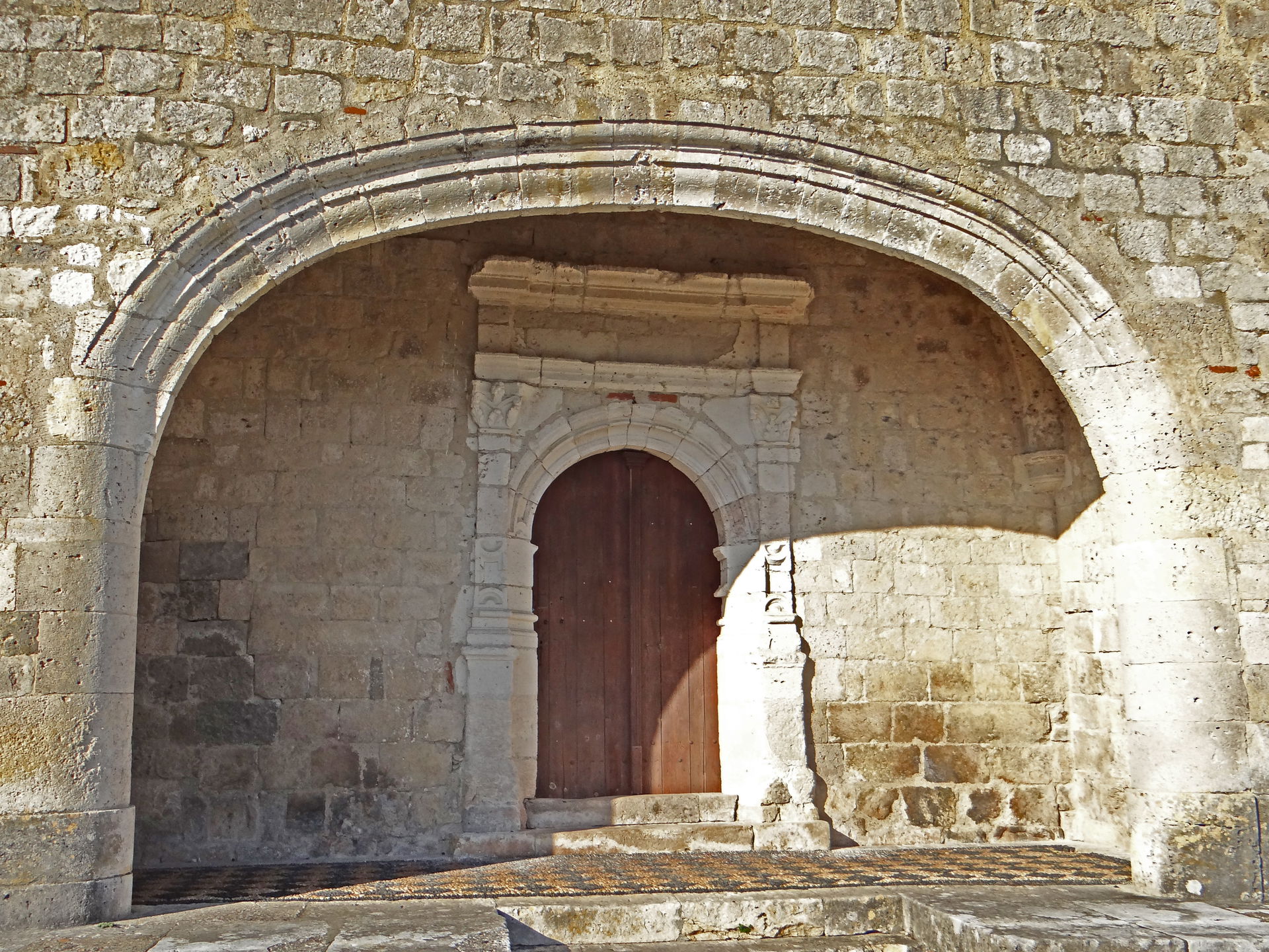 Saint-Hilaire-de-Lusignan - Lusignan-Grand - Portail latéral sud