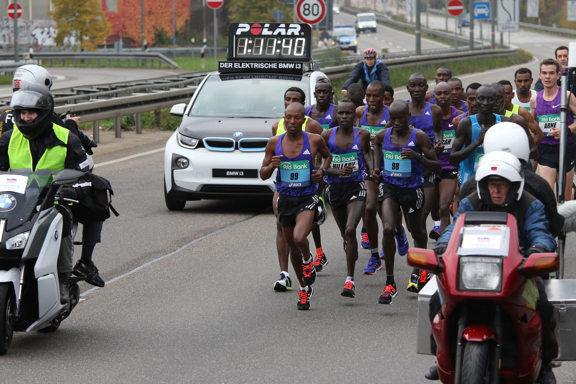 Frankfurt Marathon, 2015
Schwanheimer Brücke. Wilfred Kirwa Kig…