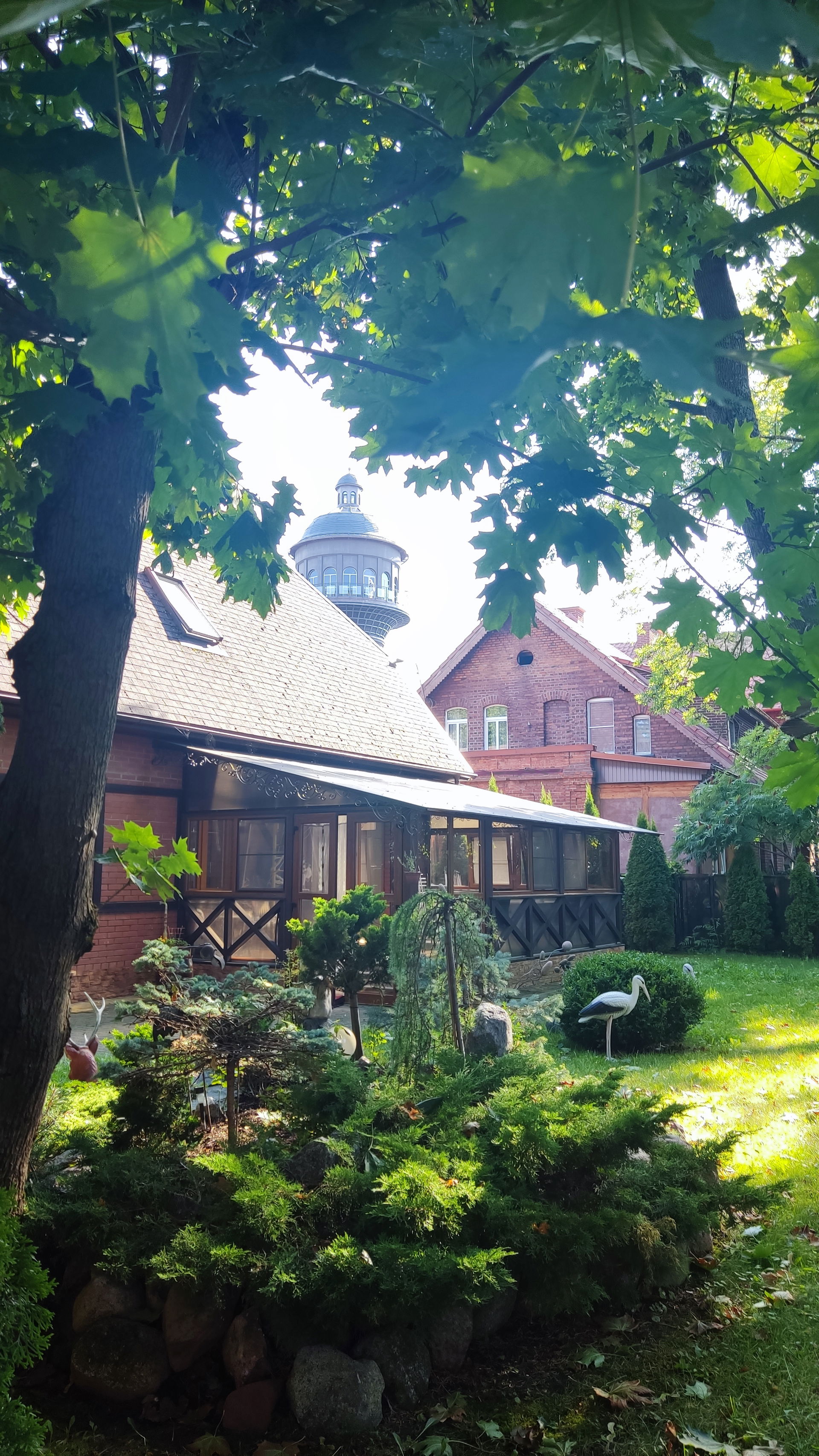 Zelenogradsk - Garden and view towards water tower on Pogranich…