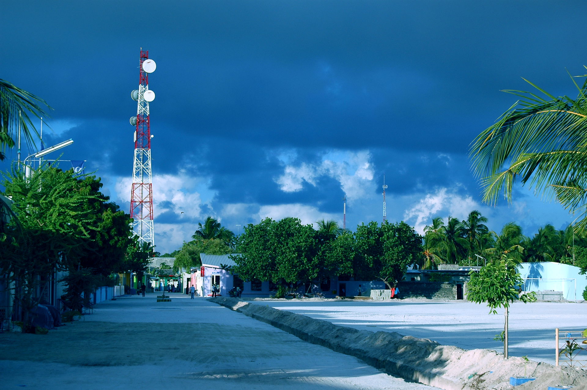 Maafushi (Dhivehi: ??????) is one of the inhabited islands of K…