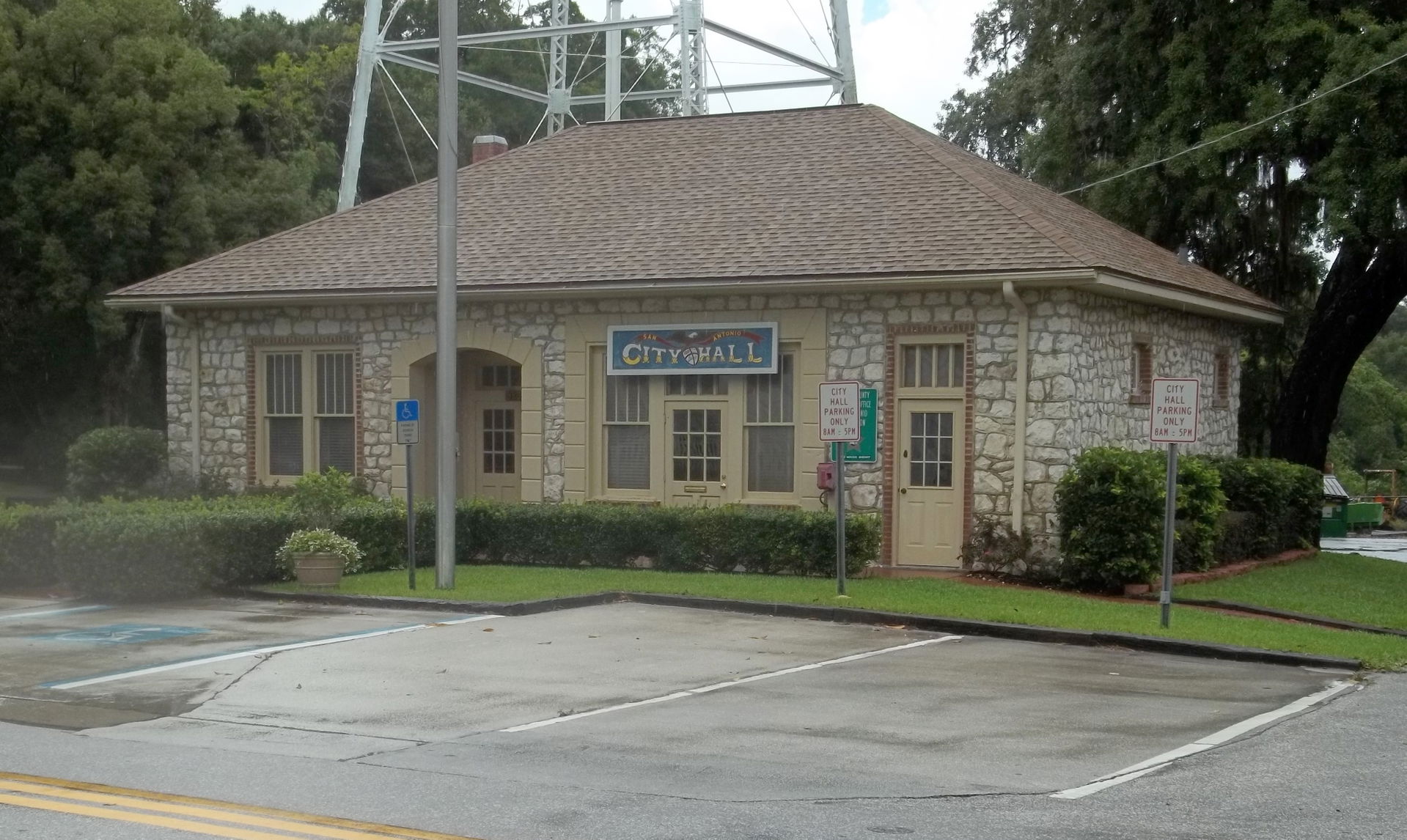 San Antonio, Florida: City hall