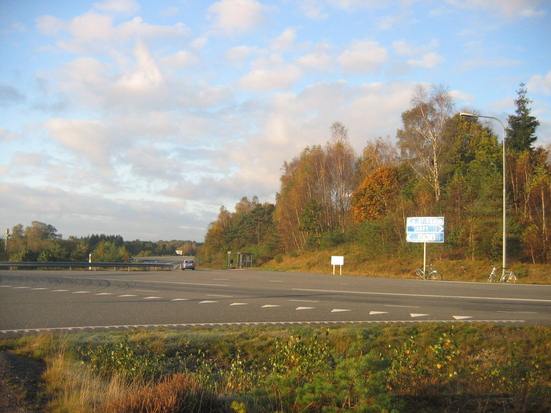 Intersection of county road 1838 and the motorway ramp at E4 ju…